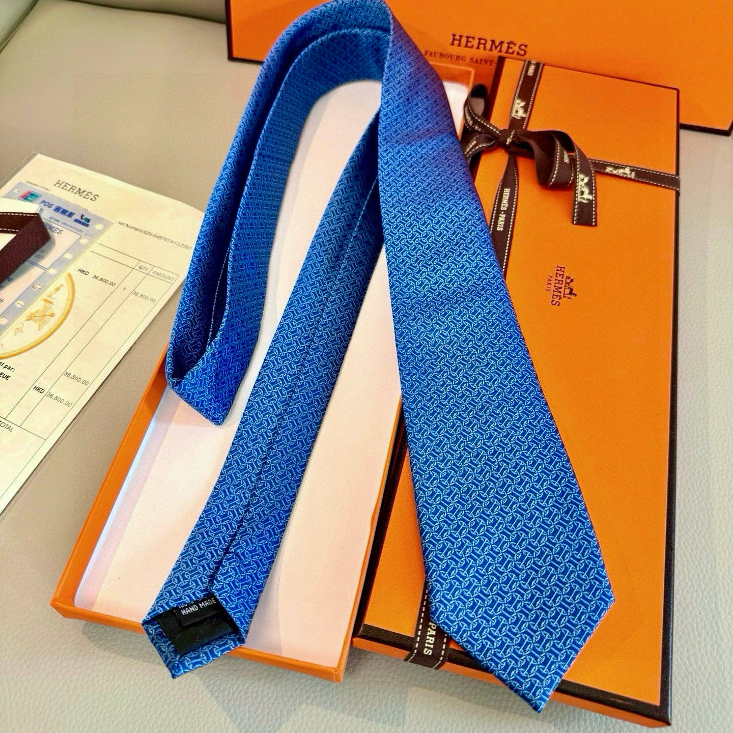 特价💰男士新款领带系列【H环形图案领带】👔👔，稀有H家每年都有一千条不同印花的领带面世，从最初的多以几何