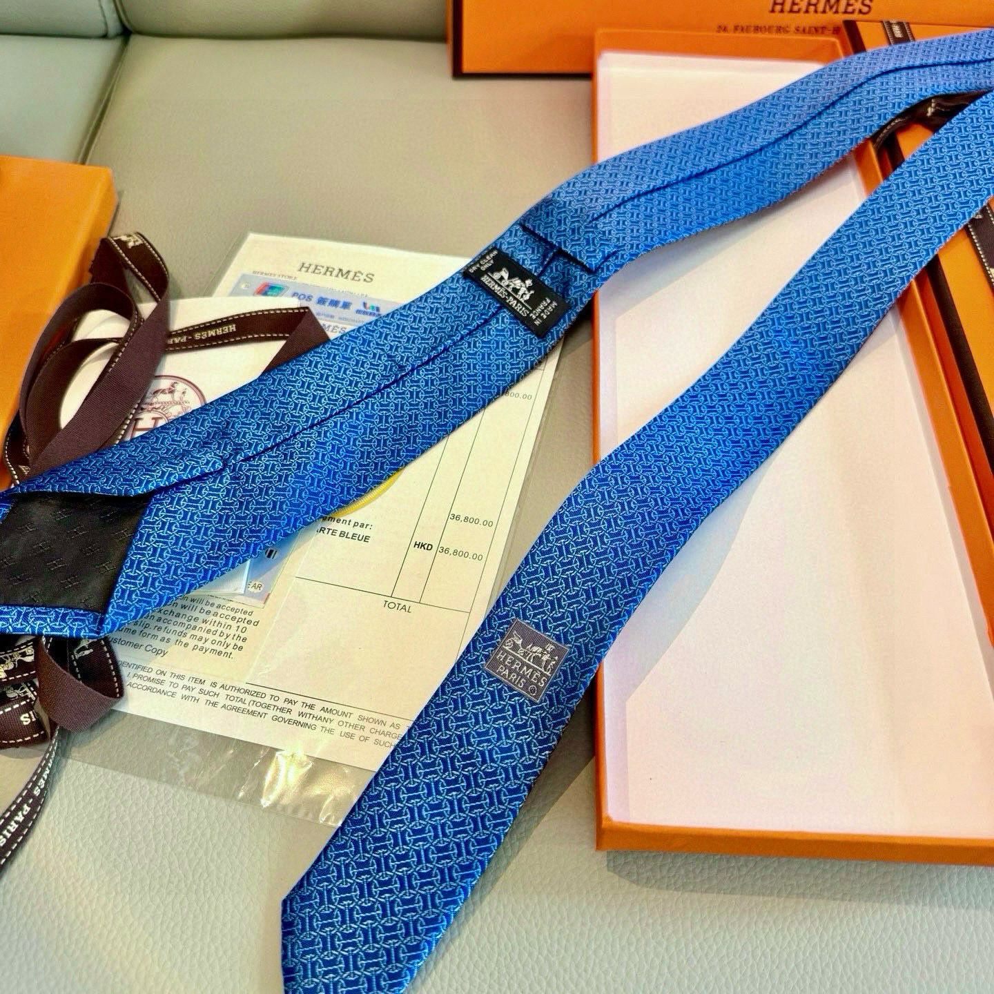 特价💰男士新款领带系列【H环形图案领带】👔👔，稀有H家每年都有一千条不同印花的领带面世，从最初的多以几何