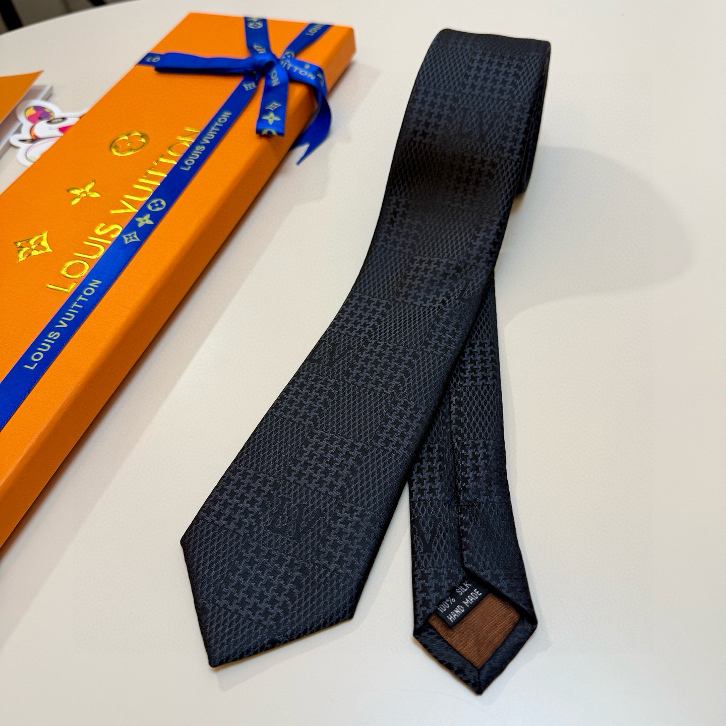 特价💰 专柜同步新款 LV棋盘格领带👔👔，稀有😻😻展现精湛手工与时尚优雅的理想选择，这款领带将标志性的路