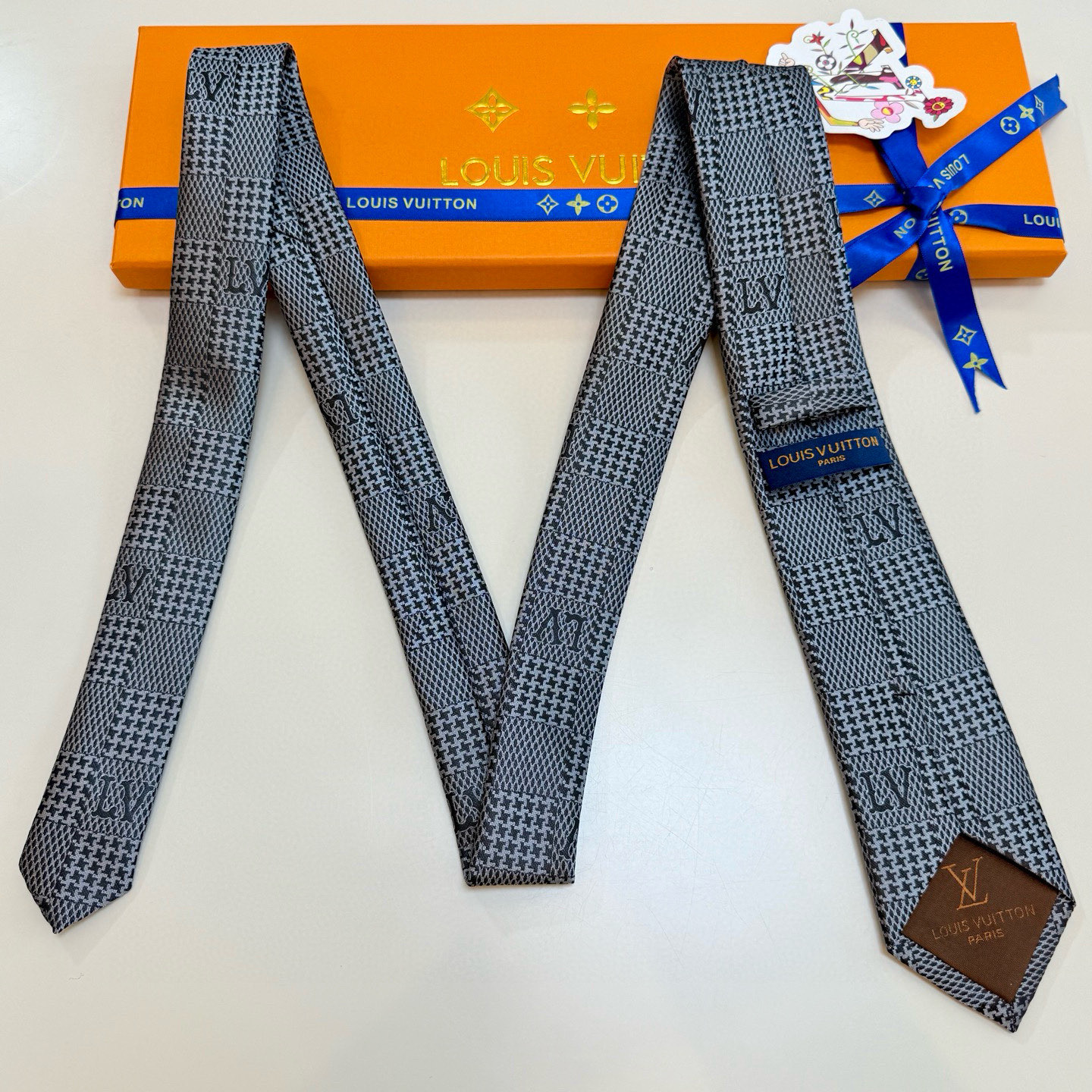 特价💰 专柜同步新款 LV棋盘格领带👔👔，稀有😻😻展现精湛手工与时尚优雅的理想选择，这款领带将标志性的路