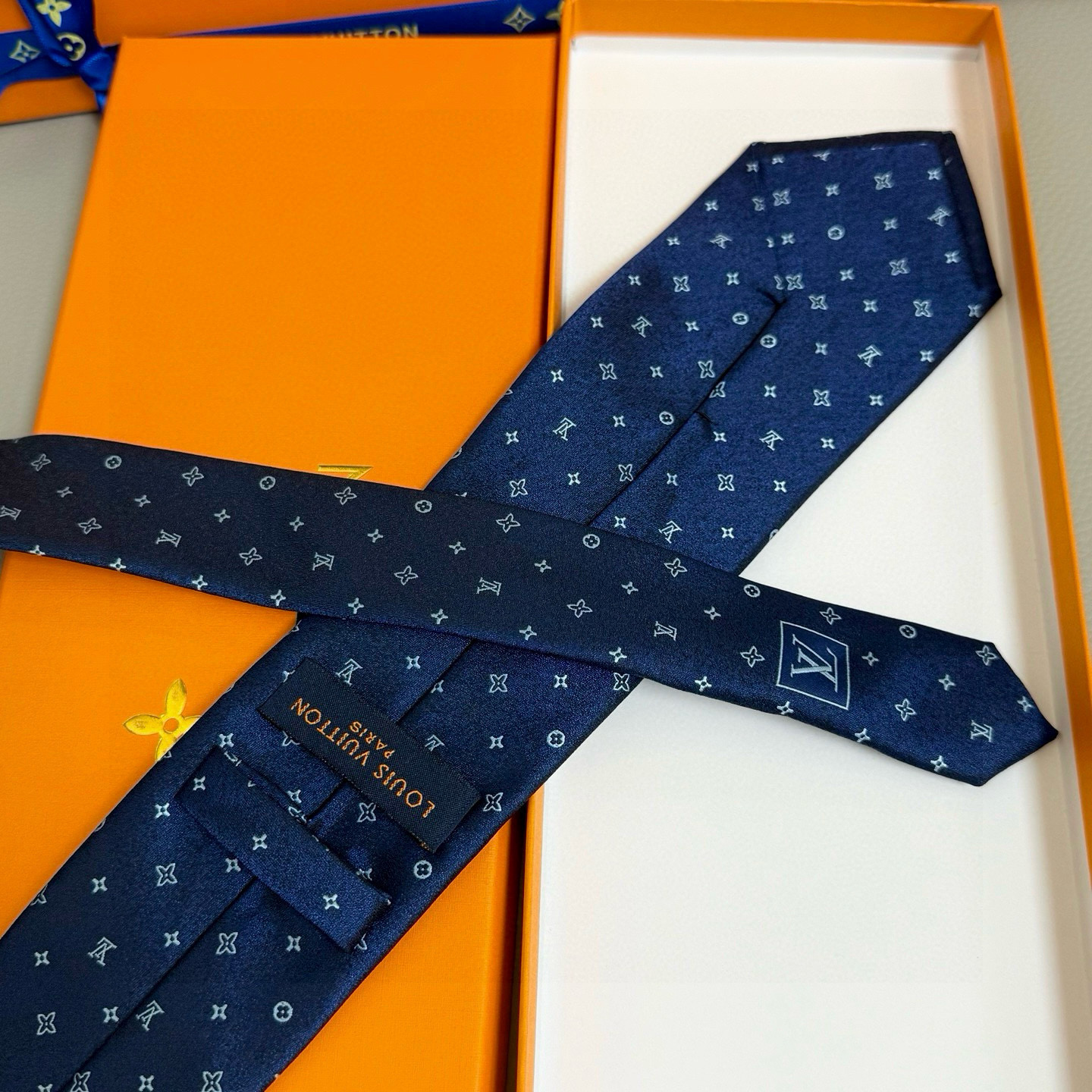 特价💰LV领带 ，路易威登经典领带👔男士必备单品超时尚！高端品质 版型面料都达到品牌标准，，难得的好款，