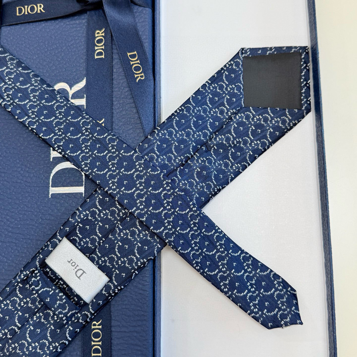 特价💰Dior男士【CD绣标领带】，稀有😻😻展现精湛手工与时尚优雅的理想选择，这款采用DO家最经典极具标