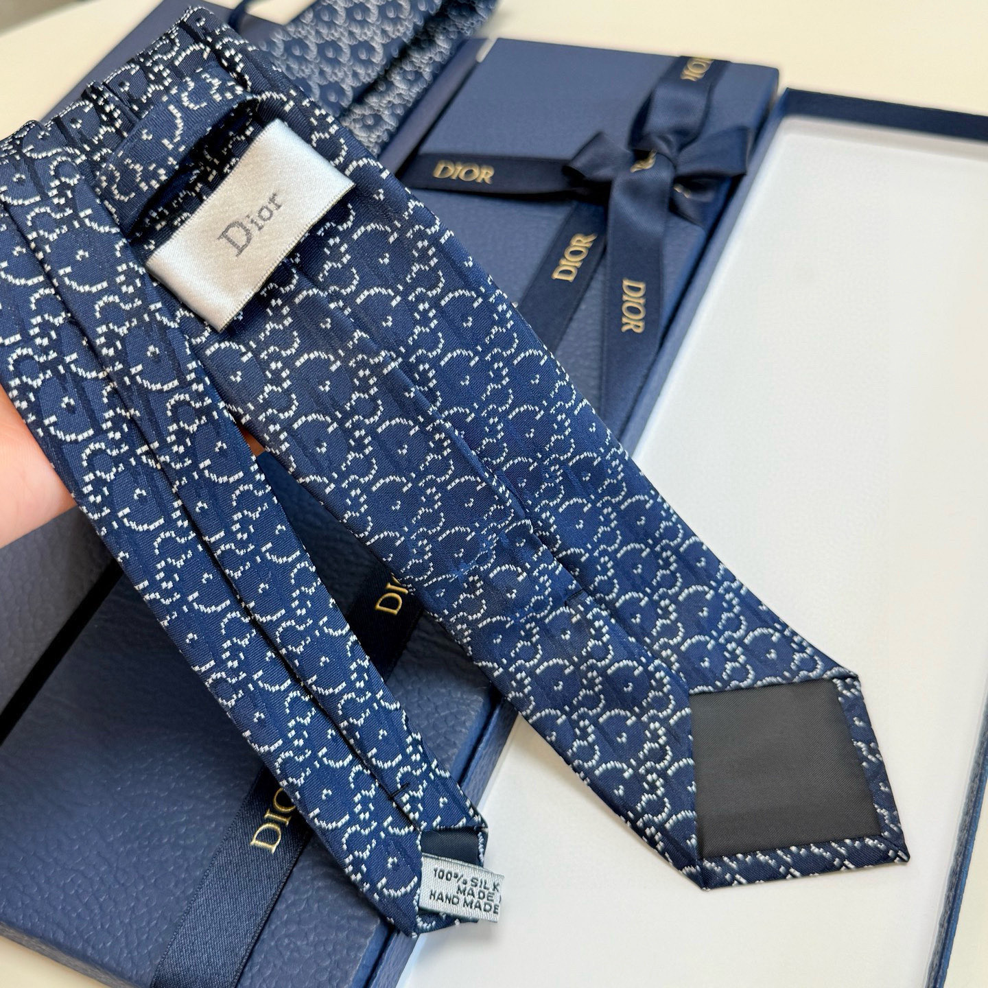 特价💰Dior男士【CD绣标领带】，稀有😻😻展现精湛手工与时尚优雅的理想选择，这款采用DO家最经典极具标