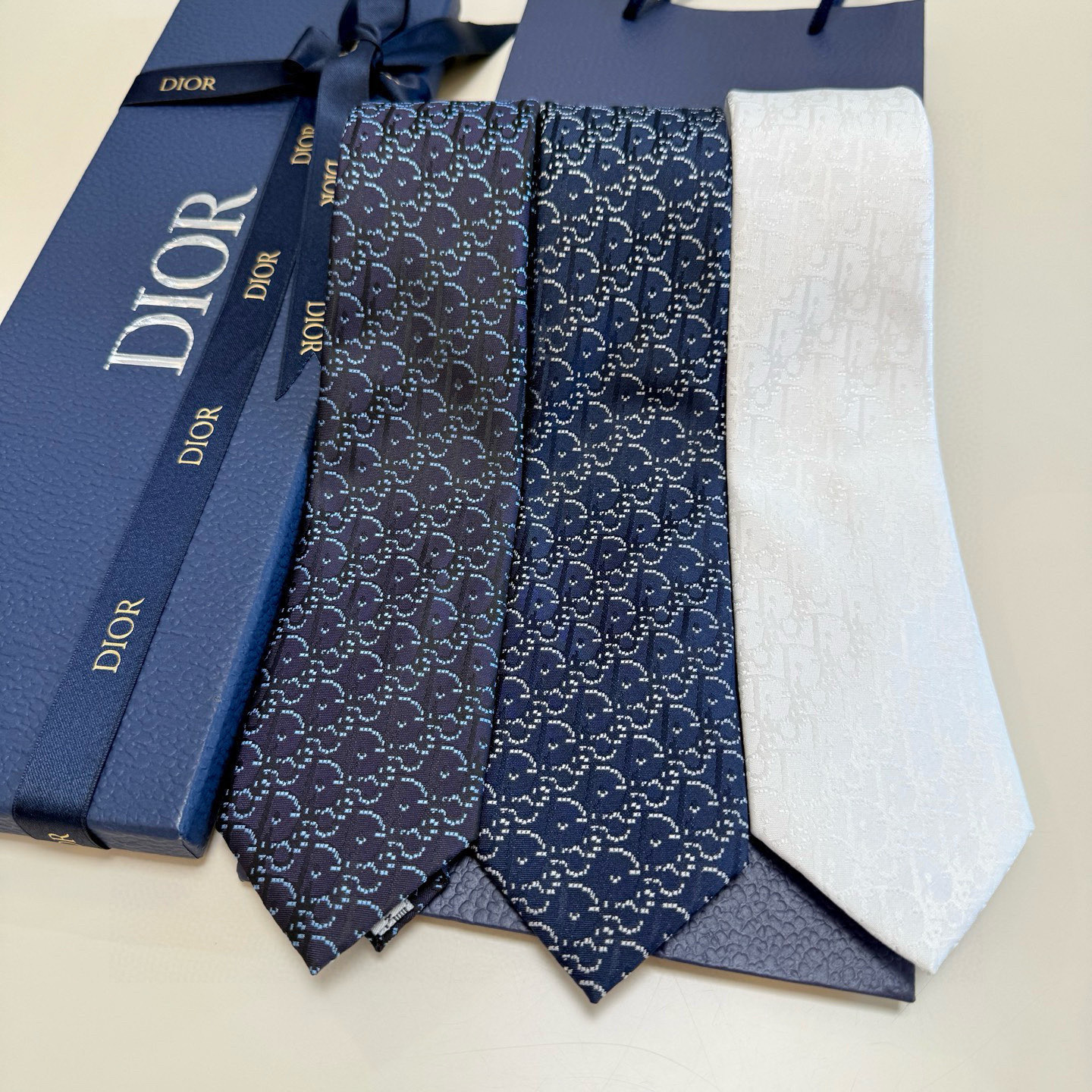 特价💰Dior男士【CD绣标领带】，稀有😻😻展现精湛手工与时尚优雅的理想选择，这款采用DO家最经典极具标