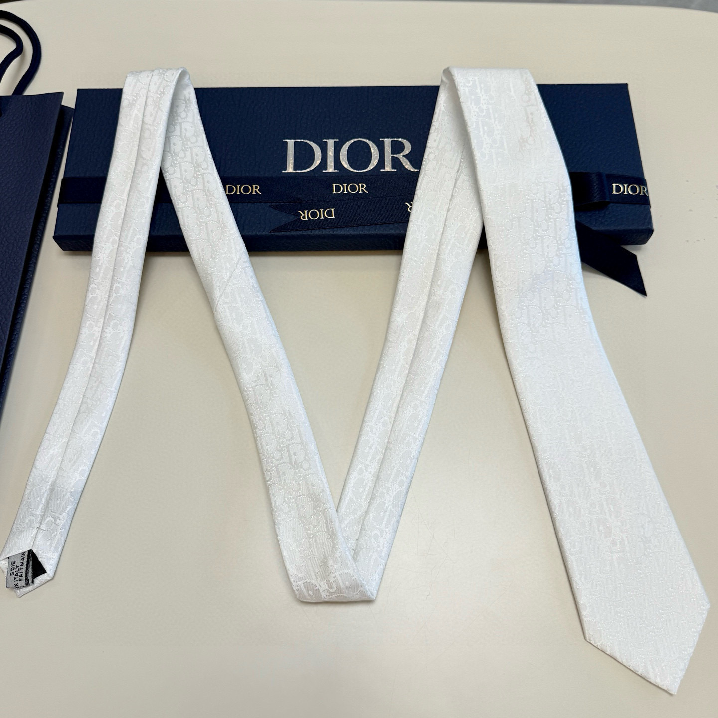 特价💰Dior男士【CD绣标领带】，稀有😻😻展现精湛手工与时尚优雅的理想选择，这款采用DO家最经典极具标
