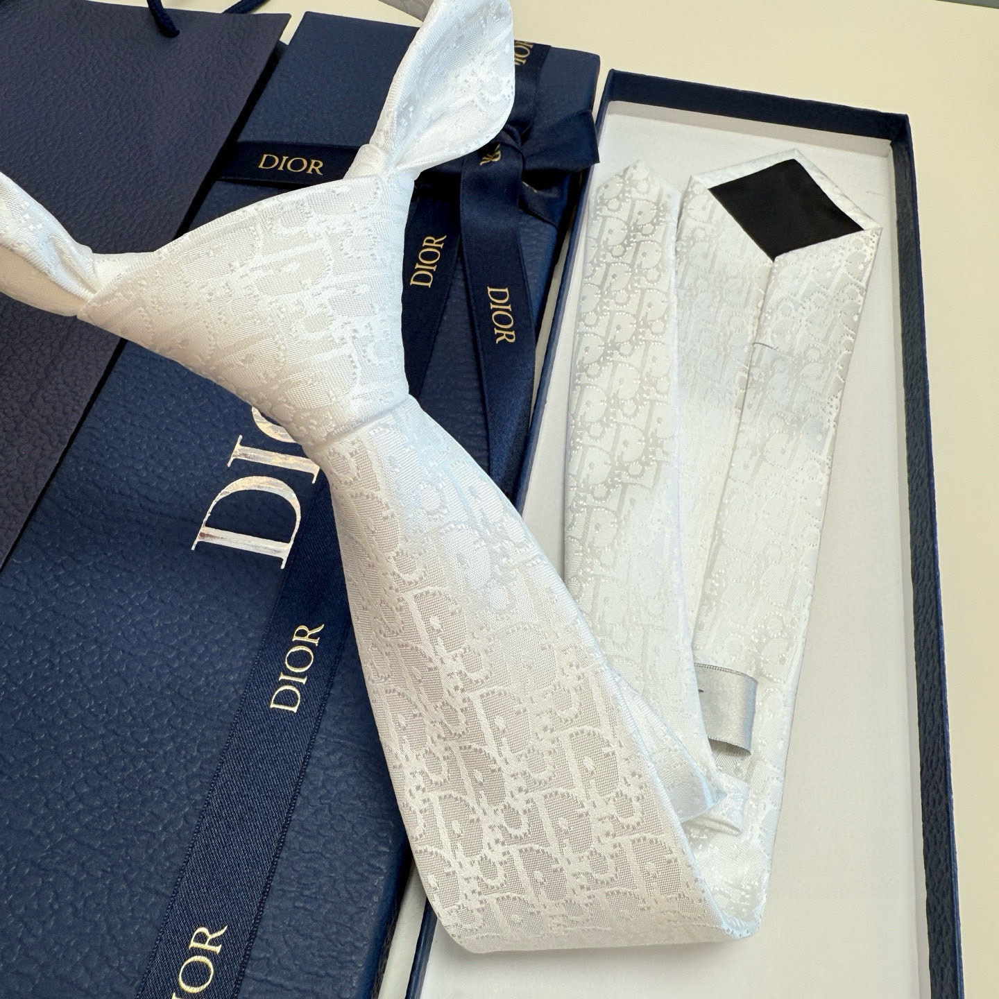 特价💰Dior男士【CD绣标领带】，稀有😻😻展现精湛手工与时尚优雅的理想选择，这款采用DO家最经典极具标