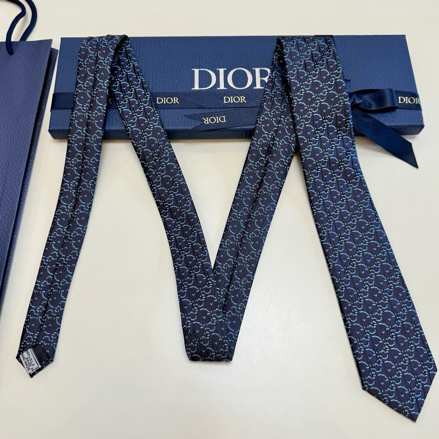 特价💰Dior男士【CD绣标领带】，稀有😻😻展现精湛手工与时尚优雅的理想选择，这款采用DO家最经典极具标