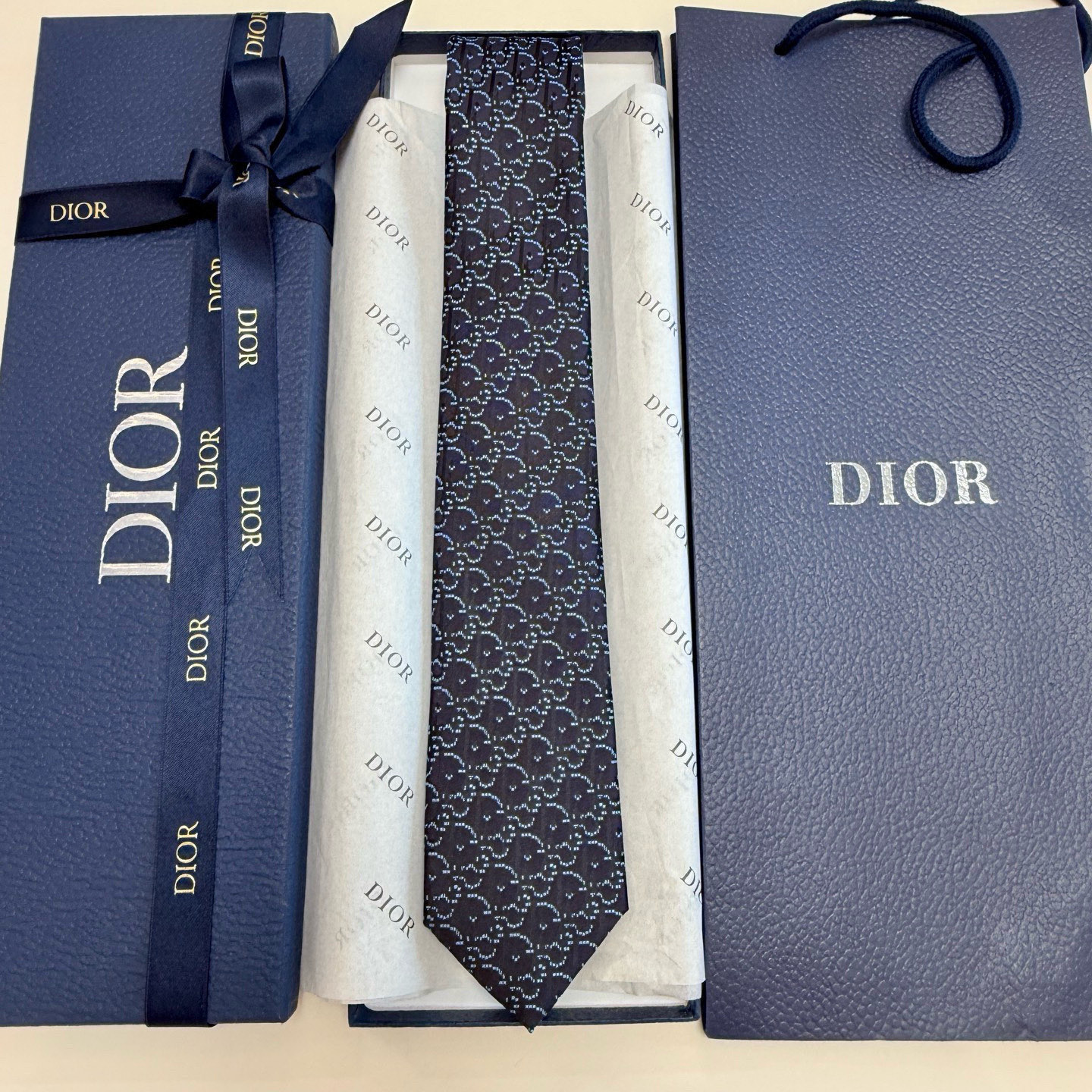 特价💰Dior男士【CD绣标领带】，稀有😻😻展现精湛手工与时尚优雅的理想选择，这款采用DO家最经典极具标