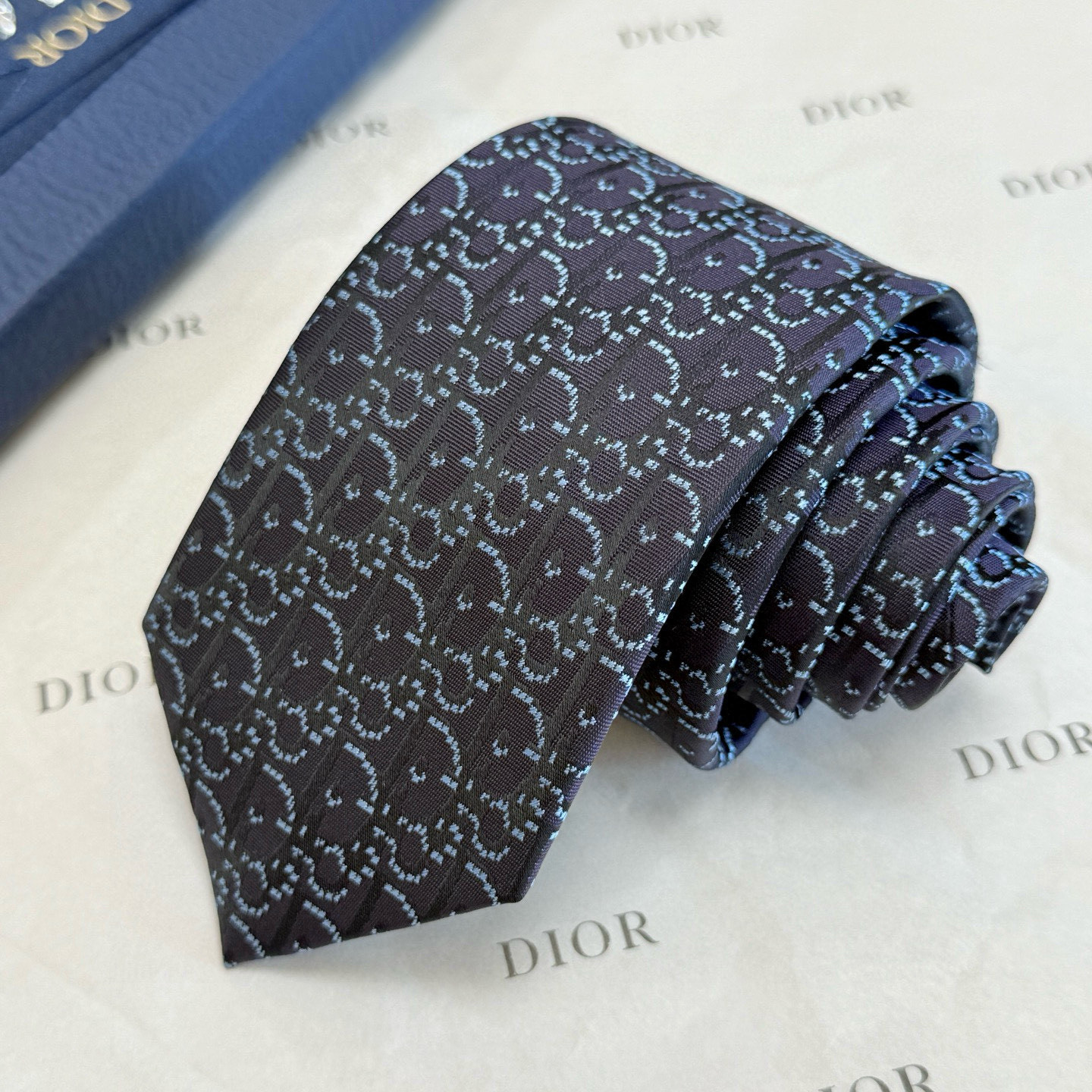 特价💰Dior男士【CD绣标领带】，稀有😻😻展现精湛手工与时尚优雅的理想选择，这款采用DO家最经典极具标
