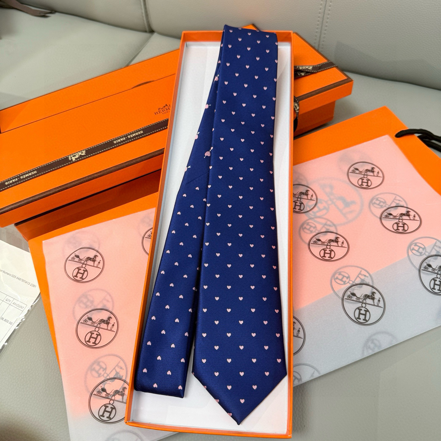 特价💰 爱马仕男女同款爱心新款领带系列👔👔，可以充分展示自己个性。100%顶级斜纹真丝手工定制‼。