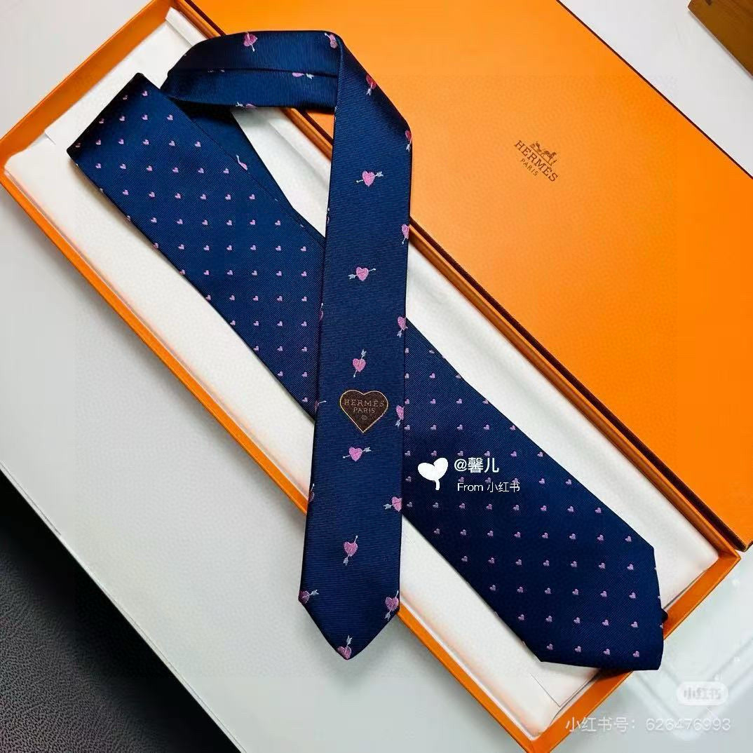 特价💰 爱马仕男女同款爱心新款领带系列👔👔，可以充分展示自己个性。100%顶级斜纹真丝手工定制‼。