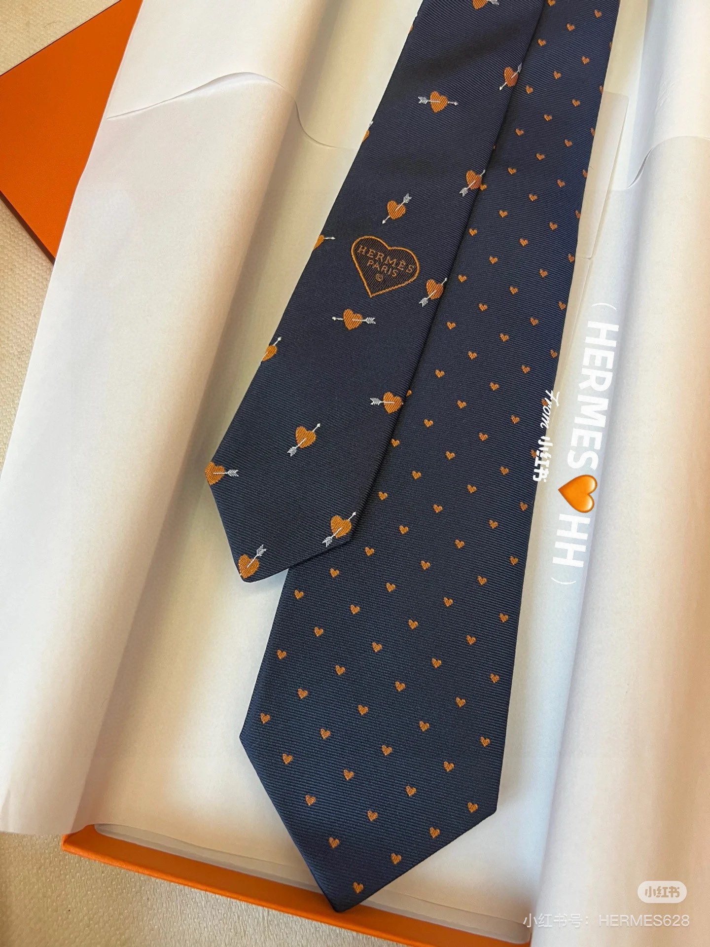 特价💰 爱马仕男女同款爱心新款领带系列👔👔，可以充分展示自己个性。100%顶级斜纹真丝手工定制‼。