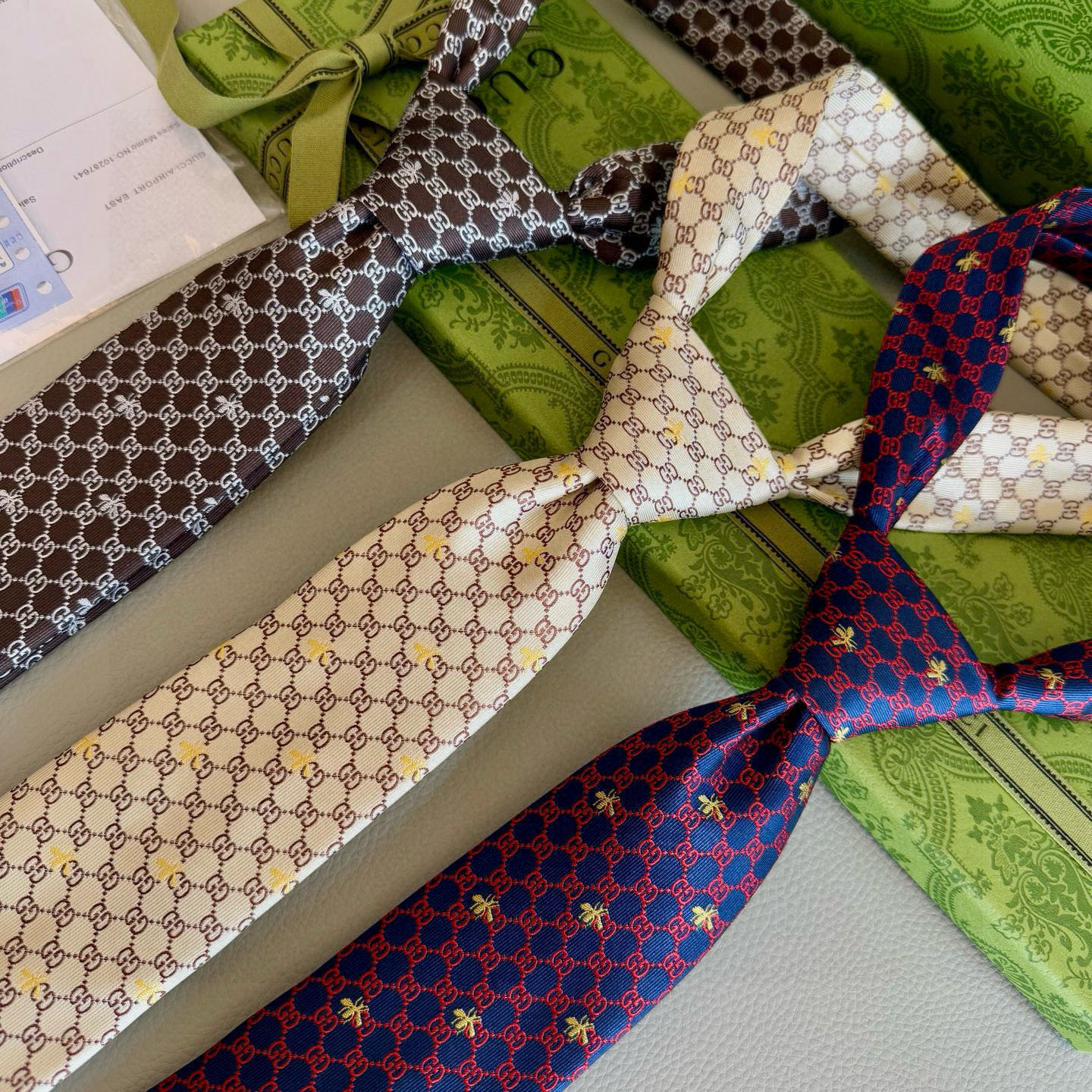 特价💰古奇男士领带【GG和蜜蜂领带】👔👔，稀有采用经典小G LOGO提花展现精湛手工与时尚优雅的理想选择
