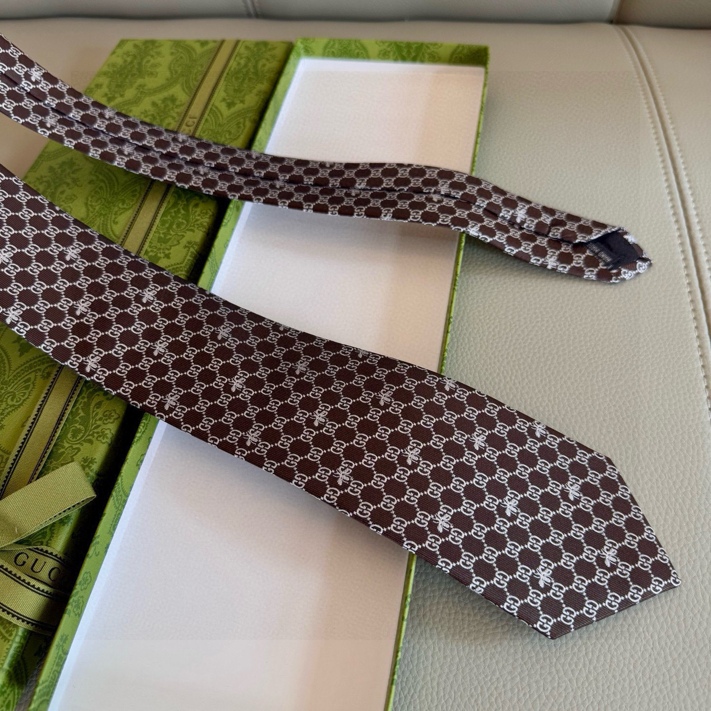 特价💰古奇男士领带【GG和蜜蜂领带】👔👔，稀有采用经典小G LOGO提花展现精湛手工与时尚优雅的理想选择