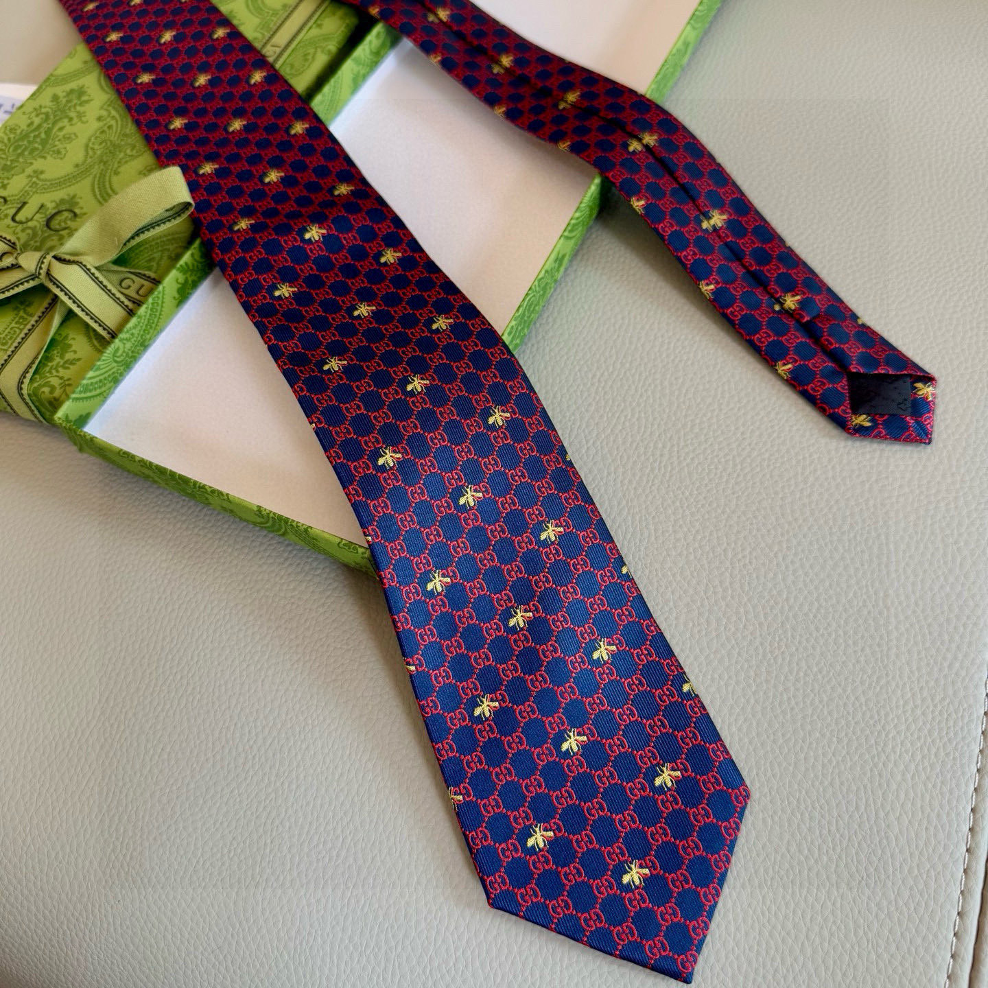 特价💰古奇男士领带【GG和蜜蜂领带】👔👔，稀有采用经典小G LOGO提花展现精湛手工与时尚优雅的理想选择