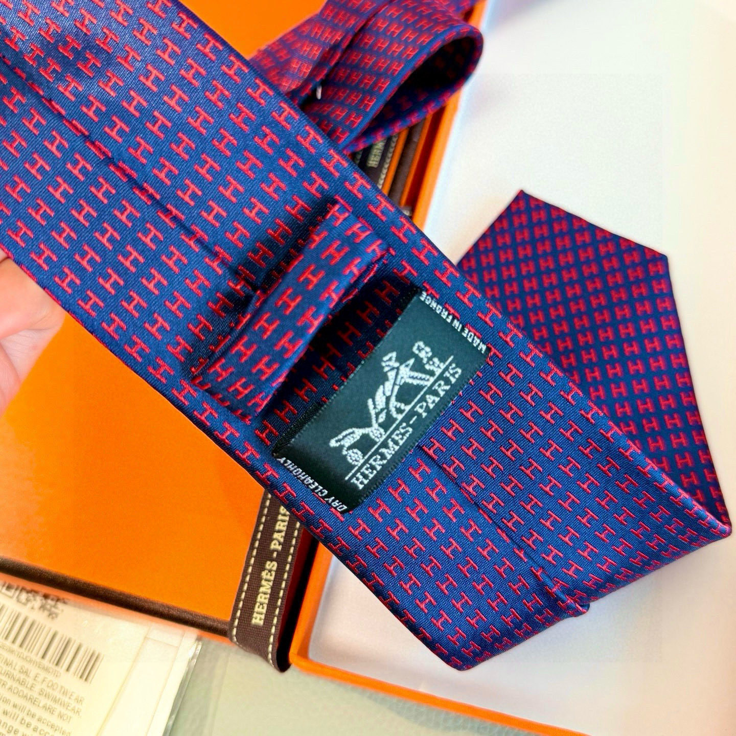 特价💰男士新款领带系列【H字母图案领带】👔👔，稀有H家每年都有一千条不同印花的领带面世，从最初的多以几何