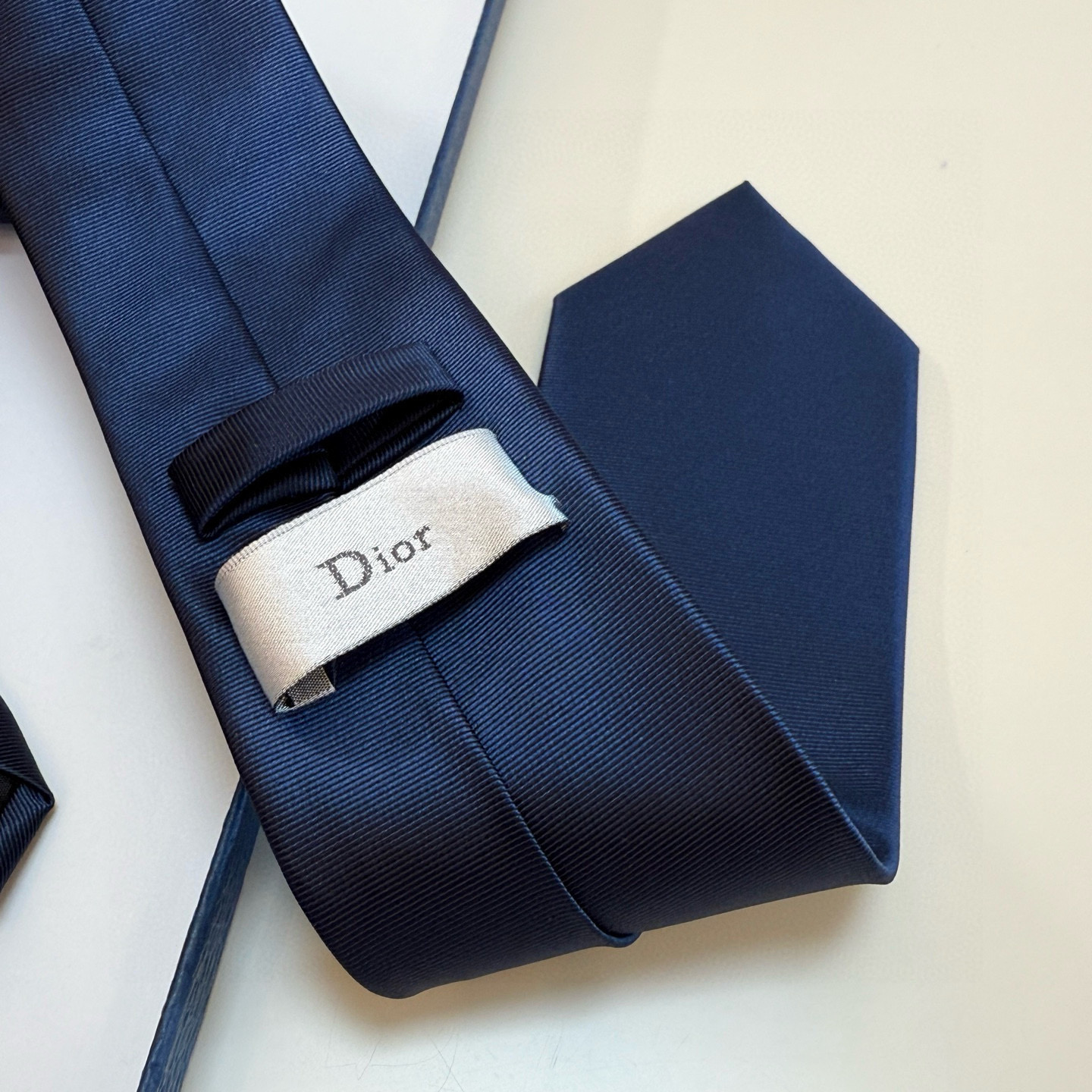 特价💰爆款到👏👏新款迪奥领带 👔👔Dior男士稀有😻😻展现精湛手工与时尚优雅的理想选择，这款采用DO家最