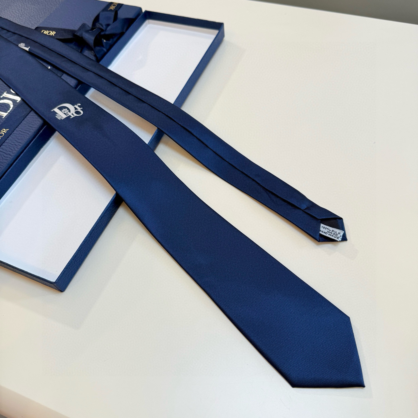 特价💰爆款到👏👏新款迪奥领带 👔👔Dior男士稀有😻😻展现精湛手工与时尚优雅的理想选择，这款采用DO家最