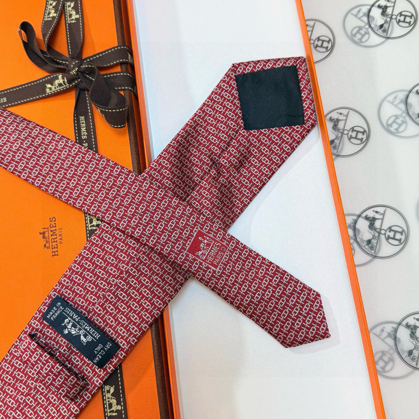 特价💰👨‍✈男士新款领带系列【H新型链条领带】👔👔，稀有H家每年都有一千条不同印花的领带面世，从最初的多