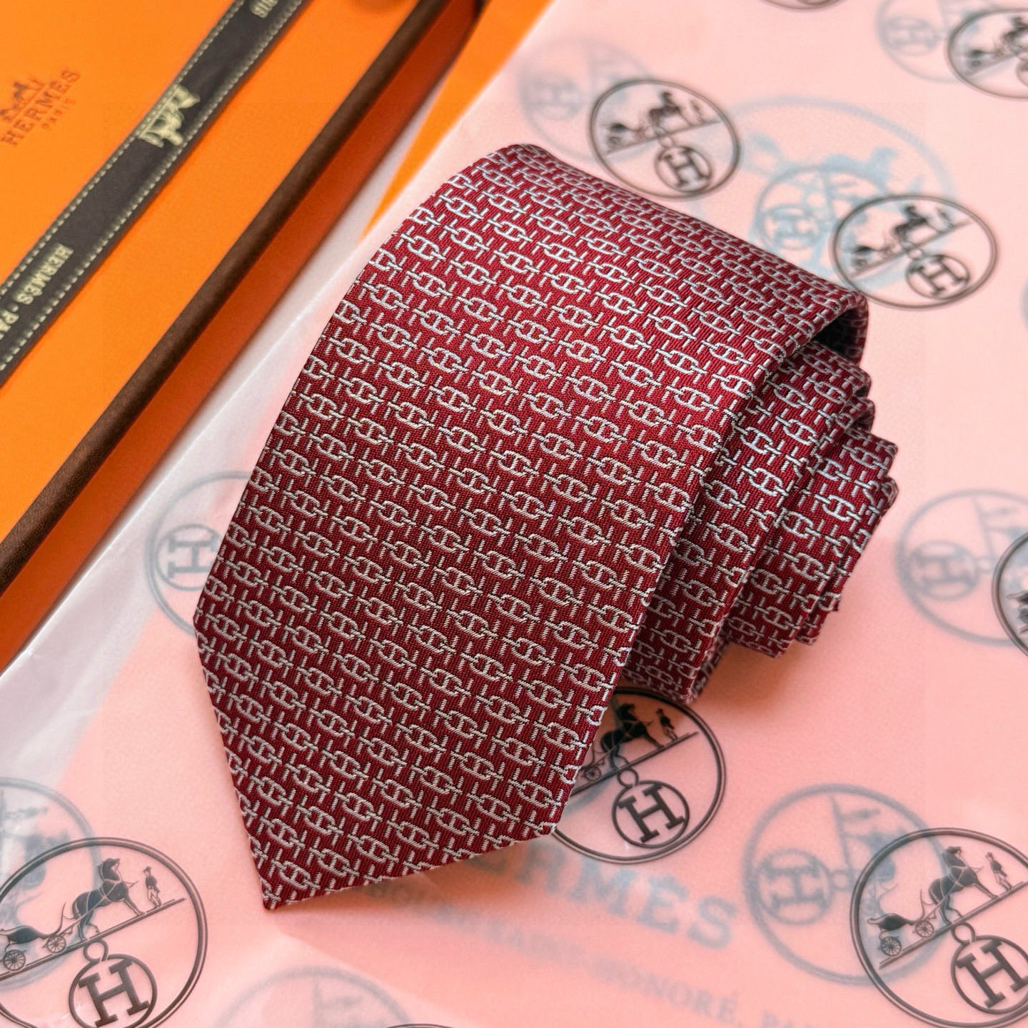 特价💰👨‍✈男士新款领带系列【H新型链条领带】👔👔，稀有H家每年都有一千条不同印花的领带面世，从最初的多