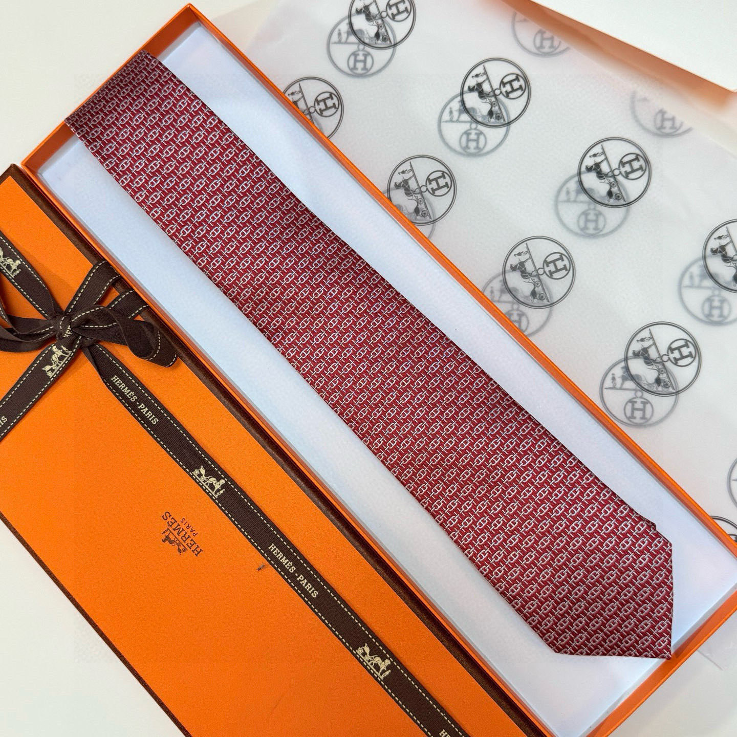 特价💰👨‍✈男士新款领带系列【H新型链条领带】👔👔，稀有H家每年都有一千条不同印花的领带面世，从最初的多