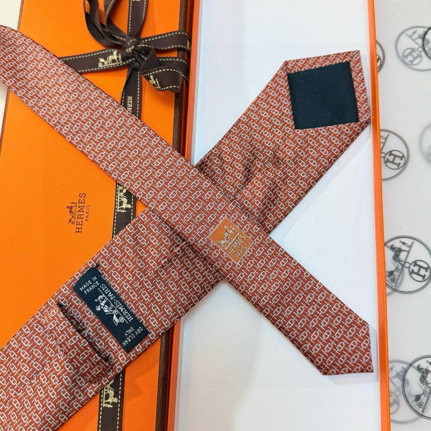 特价💰👨‍✈男士新款领带系列【H新型链条领带】👔👔，稀有H家每年都有一千条不同印花的领带面世，从最初的多
