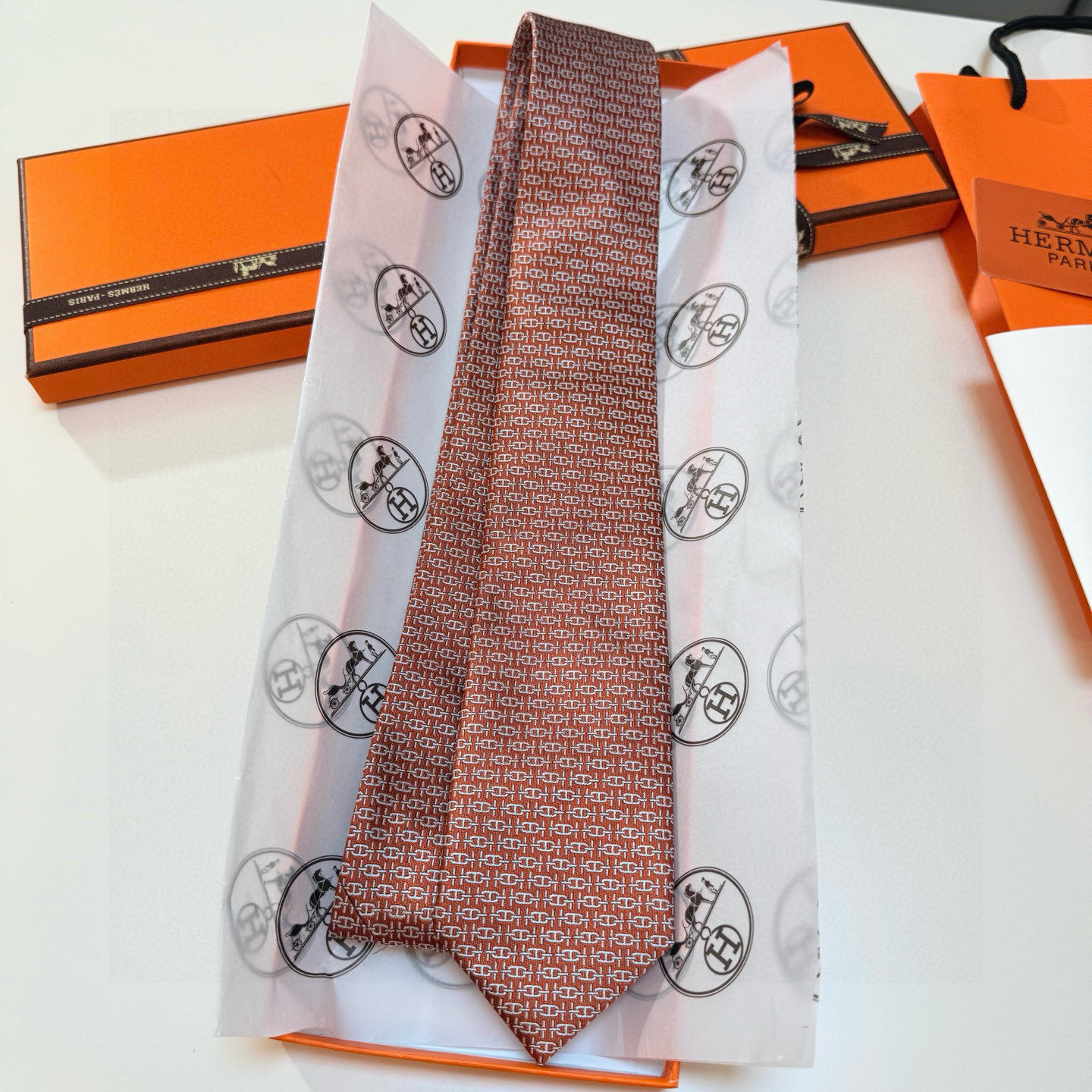特价💰👨‍✈男士新款领带系列【H新型链条领带】👔👔，稀有H家每年都有一千条不同印花的领带面世，从最初的多