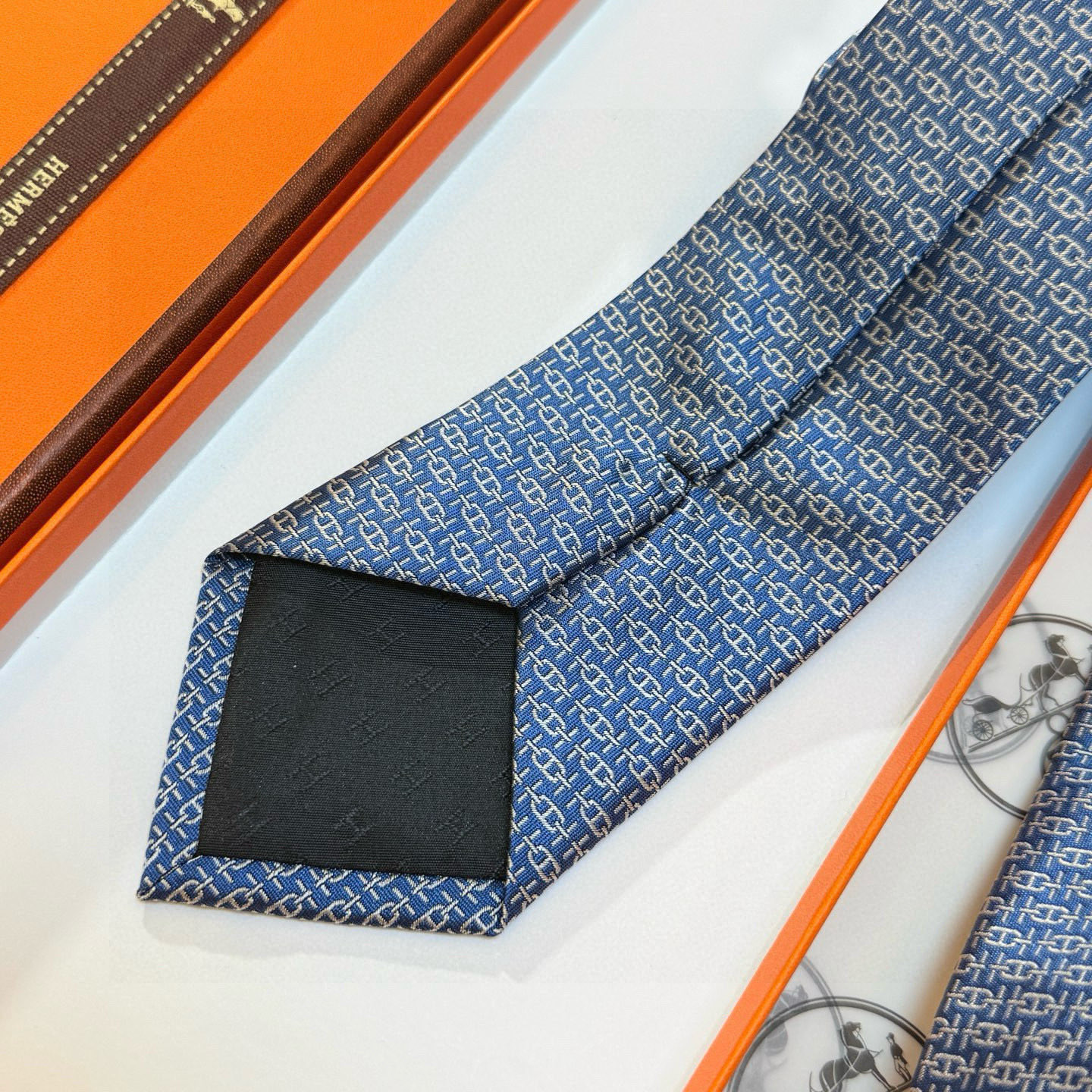 特价💰👨‍✈男士新款领带系列【H新型链条领带】👔👔，稀有H家每年都有一千条不同印花的领带面世，从最初的多