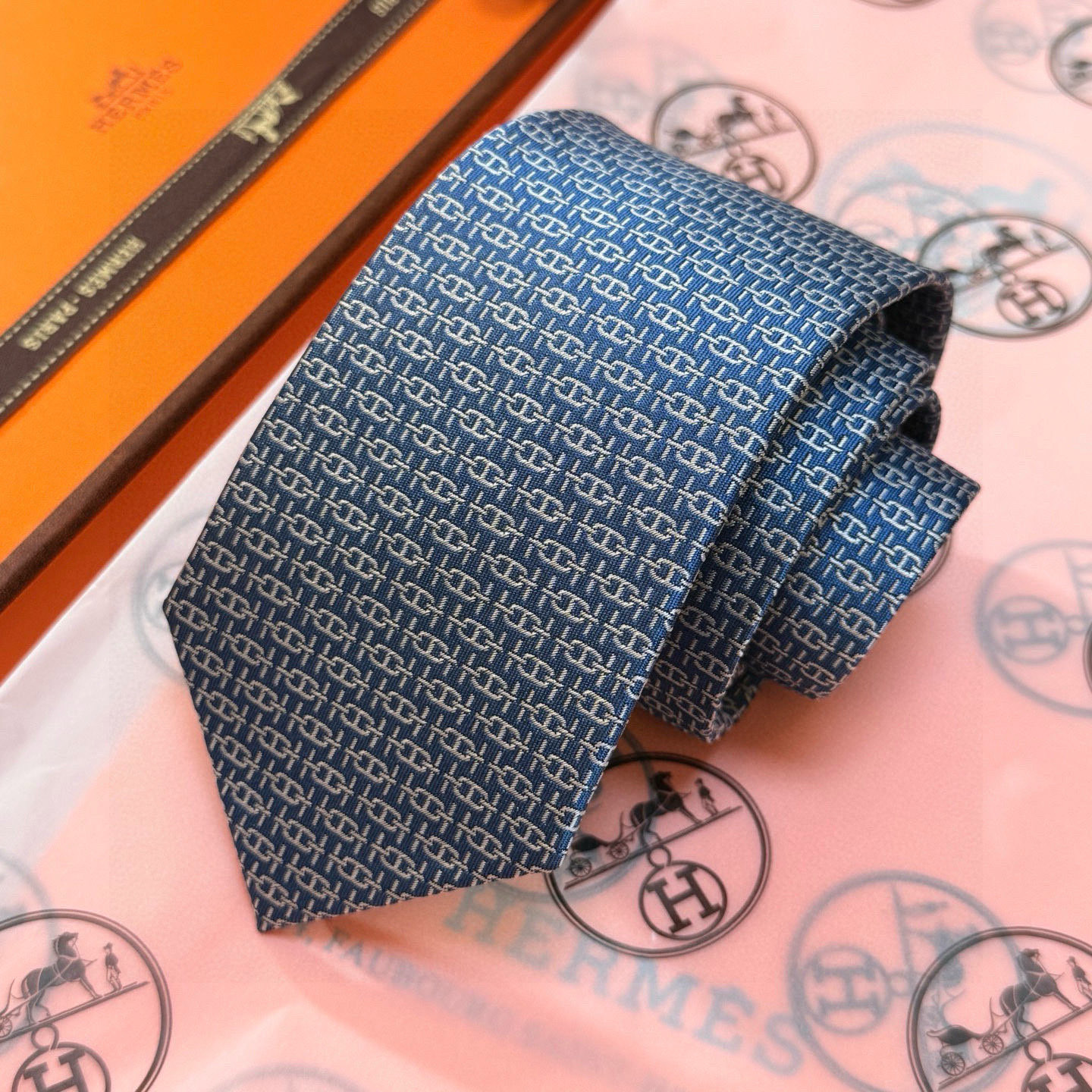 特价💰👨‍✈男士新款领带系列【H新型链条领带】👔👔，稀有H家每年都有一千条不同印花的领带面世，从最初的多