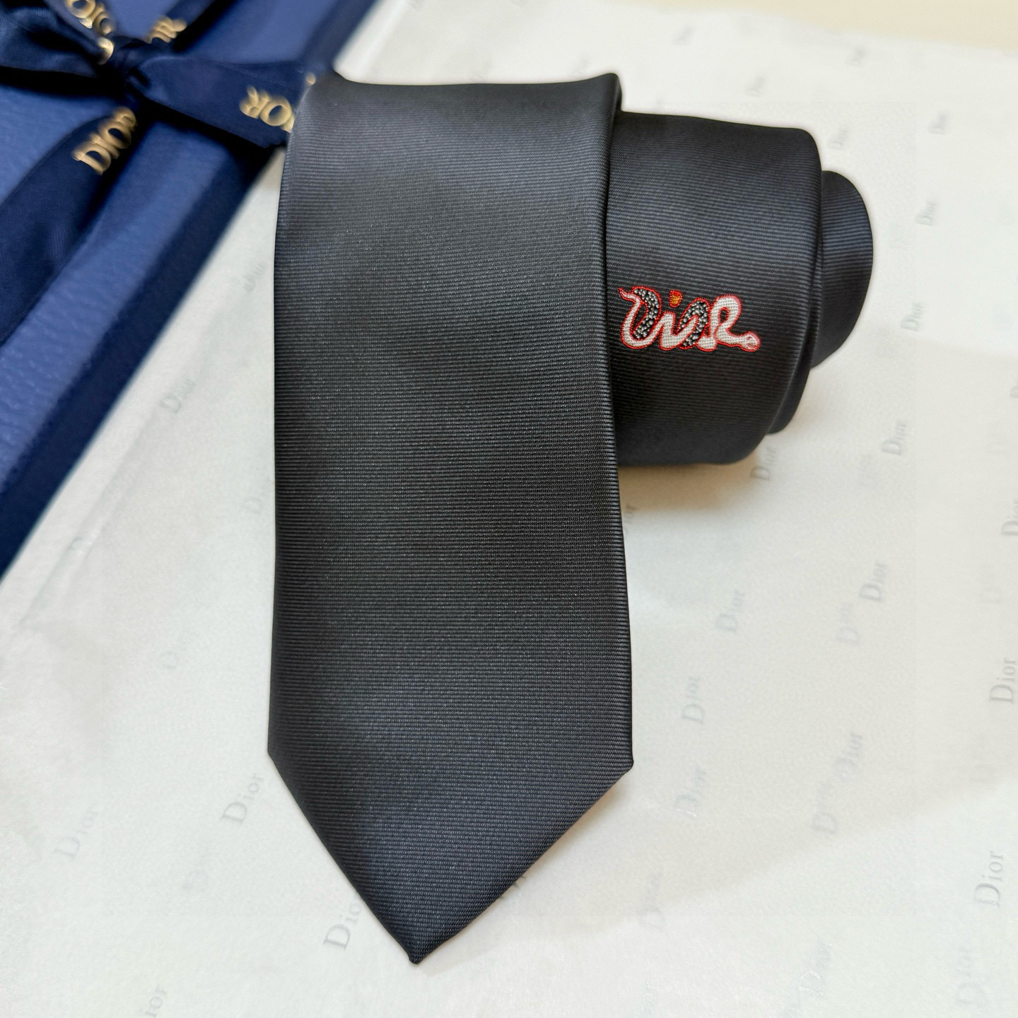 特价💰官方同步新款领带，2025蛇年迪奥新款领带💖💖 👔👔Dior男士稀有😻😻展现精湛手工与时尚优雅的理