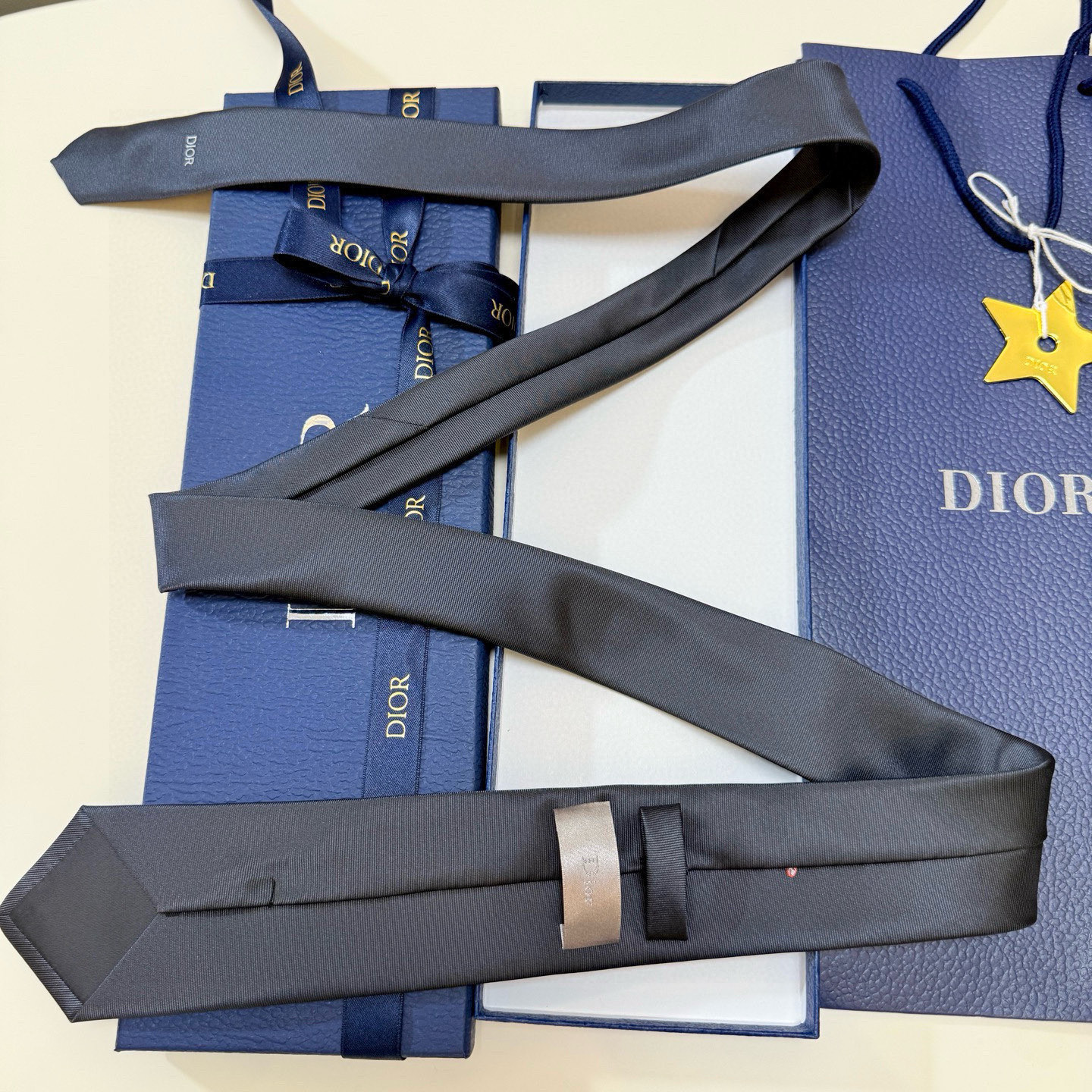 特价💰官方同步新款领带，2025蛇年迪奥新款领带💖💖 👔👔Dior男士稀有😻😻展现精湛手工与时尚优雅的理