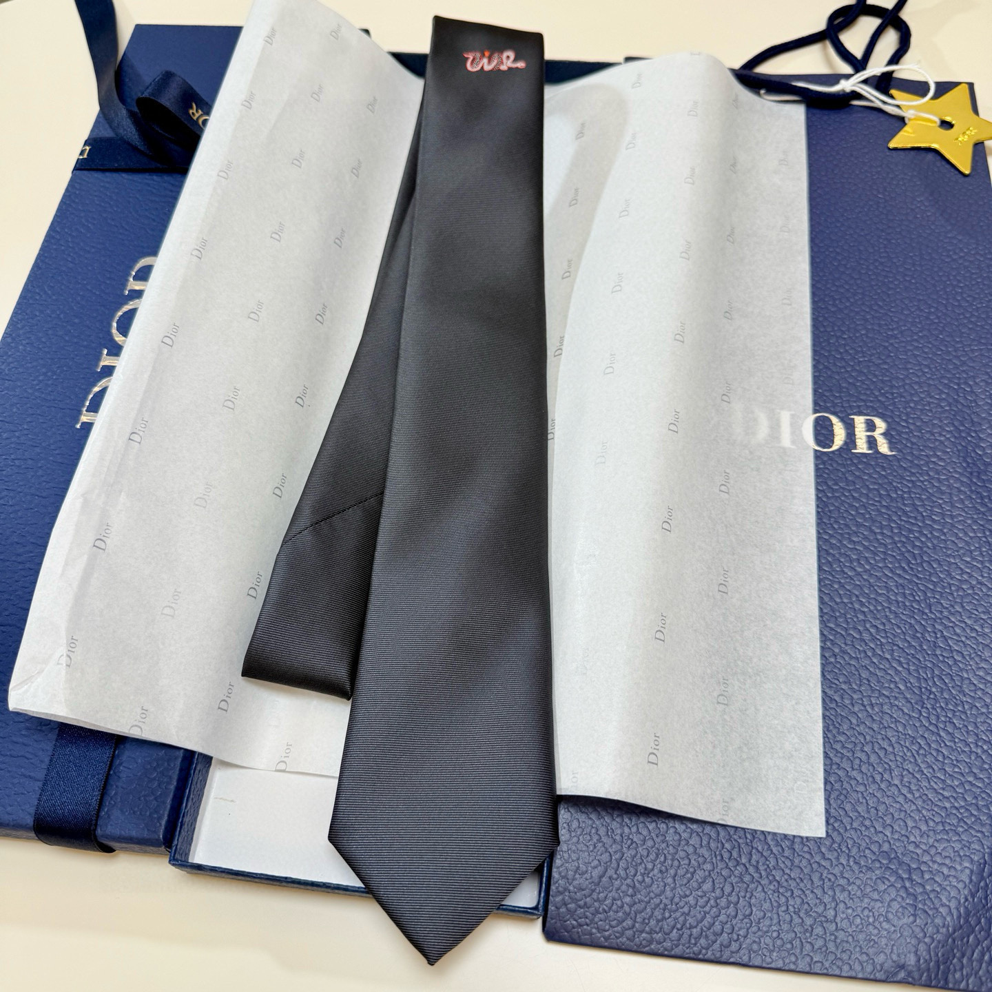 特价💰官方同步新款领带，2025蛇年迪奥新款领带💖💖 👔👔Dior男士稀有😻😻展现精湛手工与时尚优雅的理