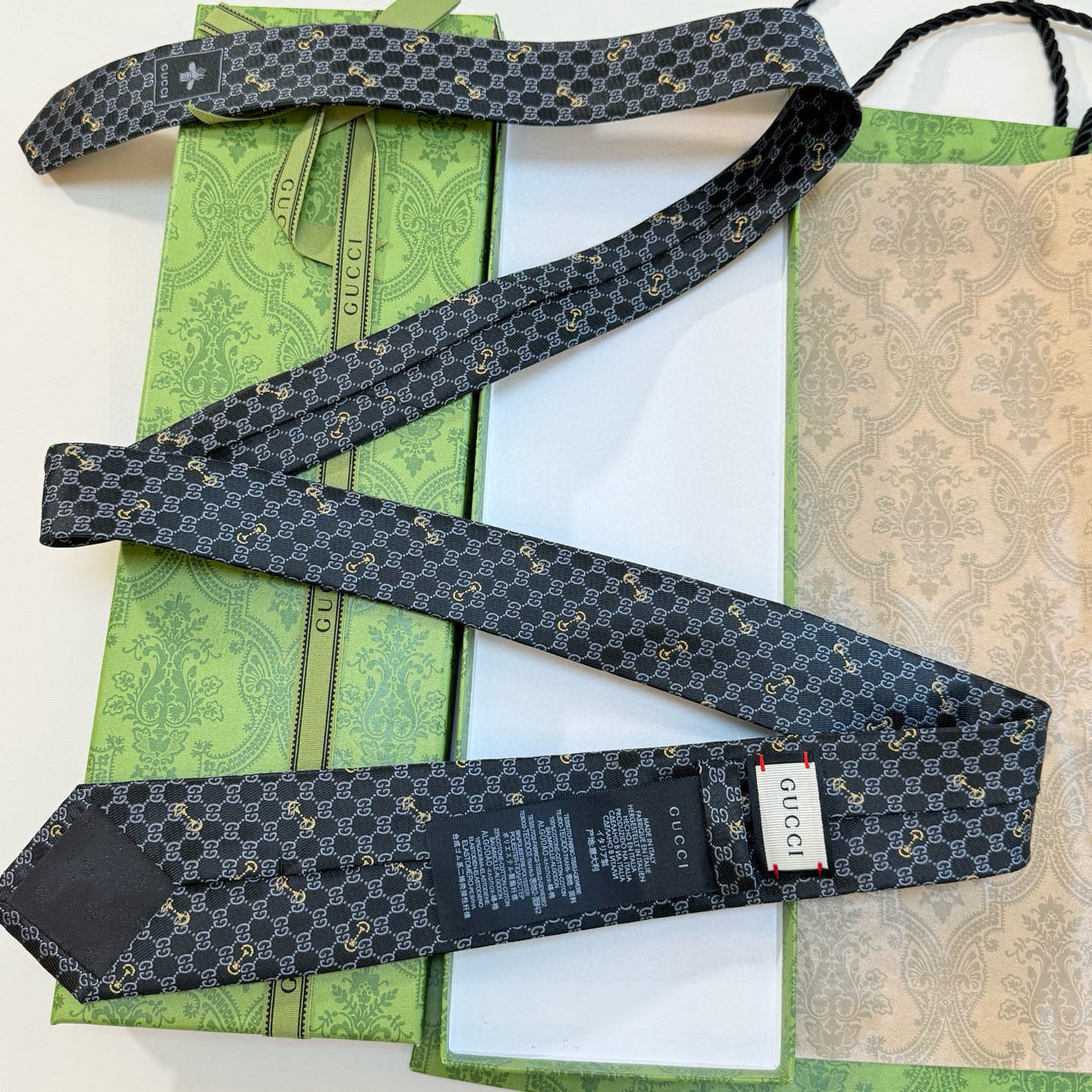 特价💰古奇男士领带系列【GG马衔扣真丝领带】👔👔，稀有🐝🐝展现精湛手工与时尚优雅的理想选择，这款领带将标