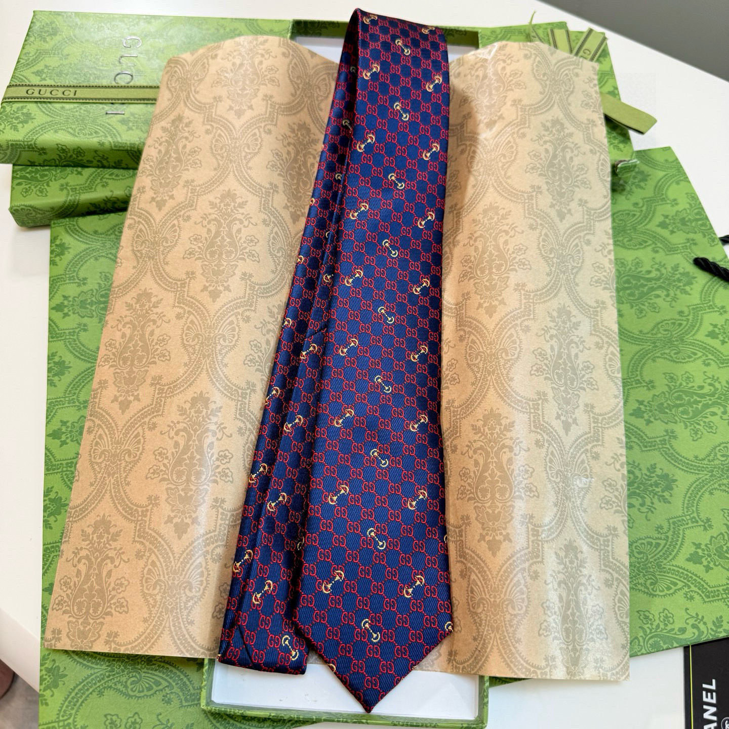 特价💰古奇男士领带系列【GG马衔扣真丝领带】👔👔，稀有🐝🐝展现精湛手工与时尚优雅的理想选择，这款领带将标