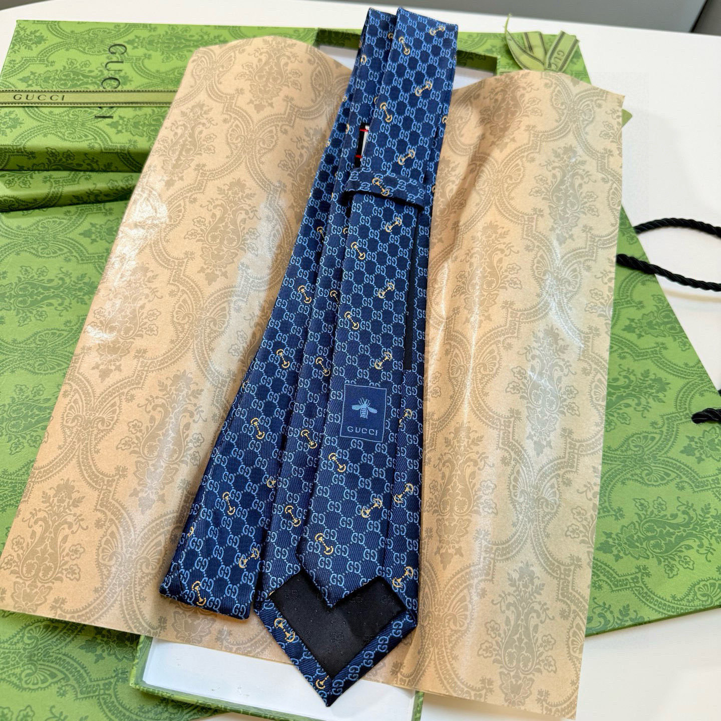 特价💰古奇男士领带系列【GG马衔扣真丝领带】👔👔，稀有🐝🐝展现精湛手工与时尚优雅的理想选择，这款领带将标
