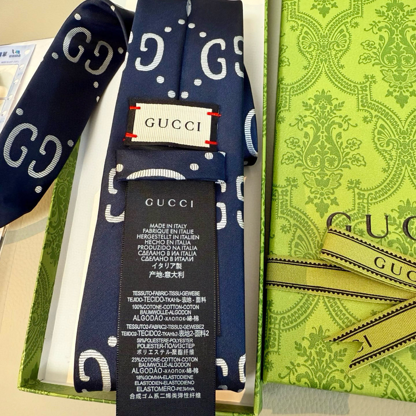 特价💰 Gucci拼色老花Logo领带👔
年末送同事、送领导、送男性的不二之选
深蓝色底色搭配加大码的灰