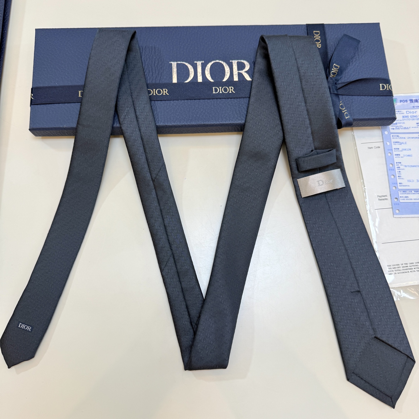 特价💰 新款！官方同步领带出货【CD图案】
Dior男士稀有😻😻展现精湛手工与时尚优雅的理想选择，这款采