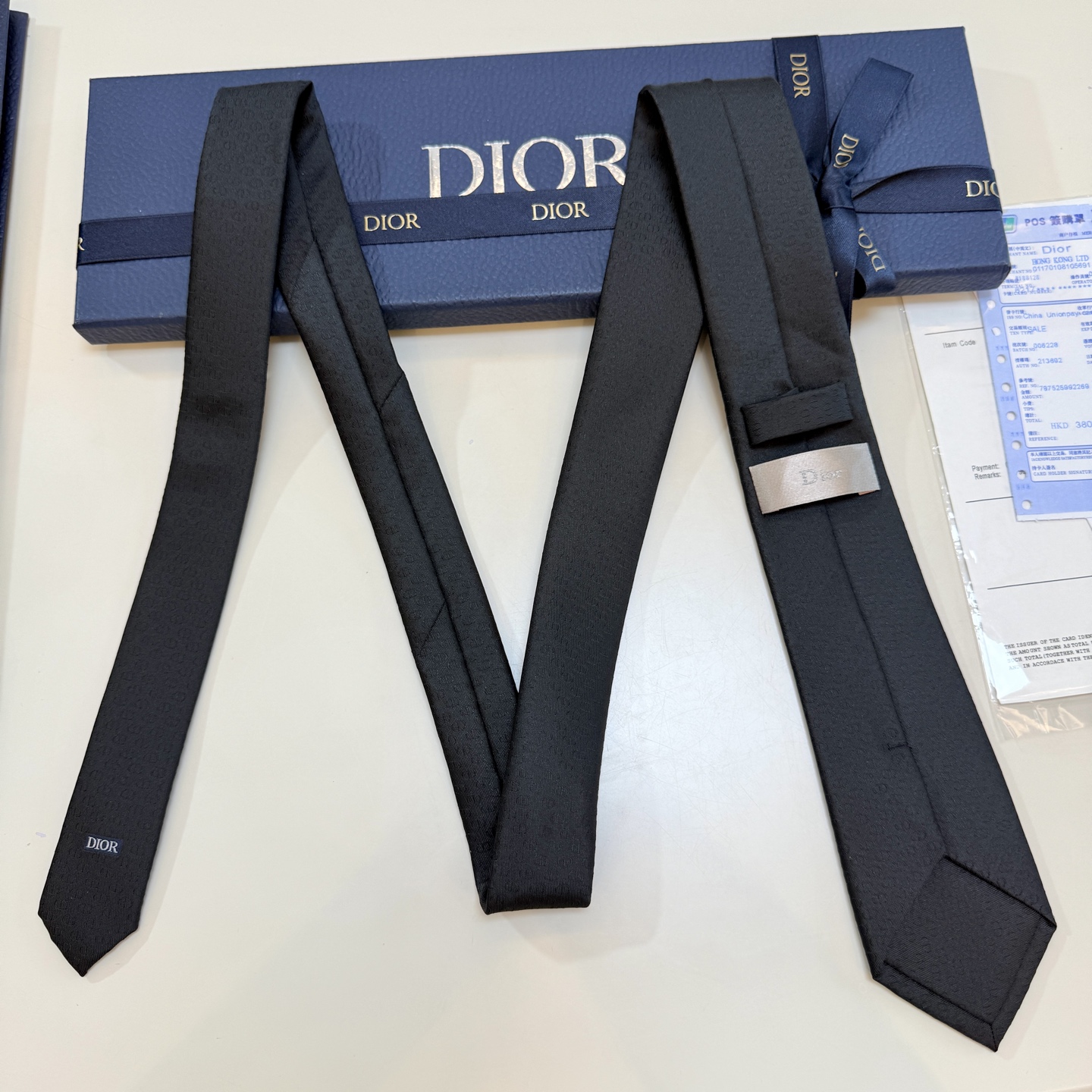 特价💰 新款！官方同步领带出货【CD图案】
Dior男士稀有😻😻展现精湛手工与时尚优雅的理想选择，这款采