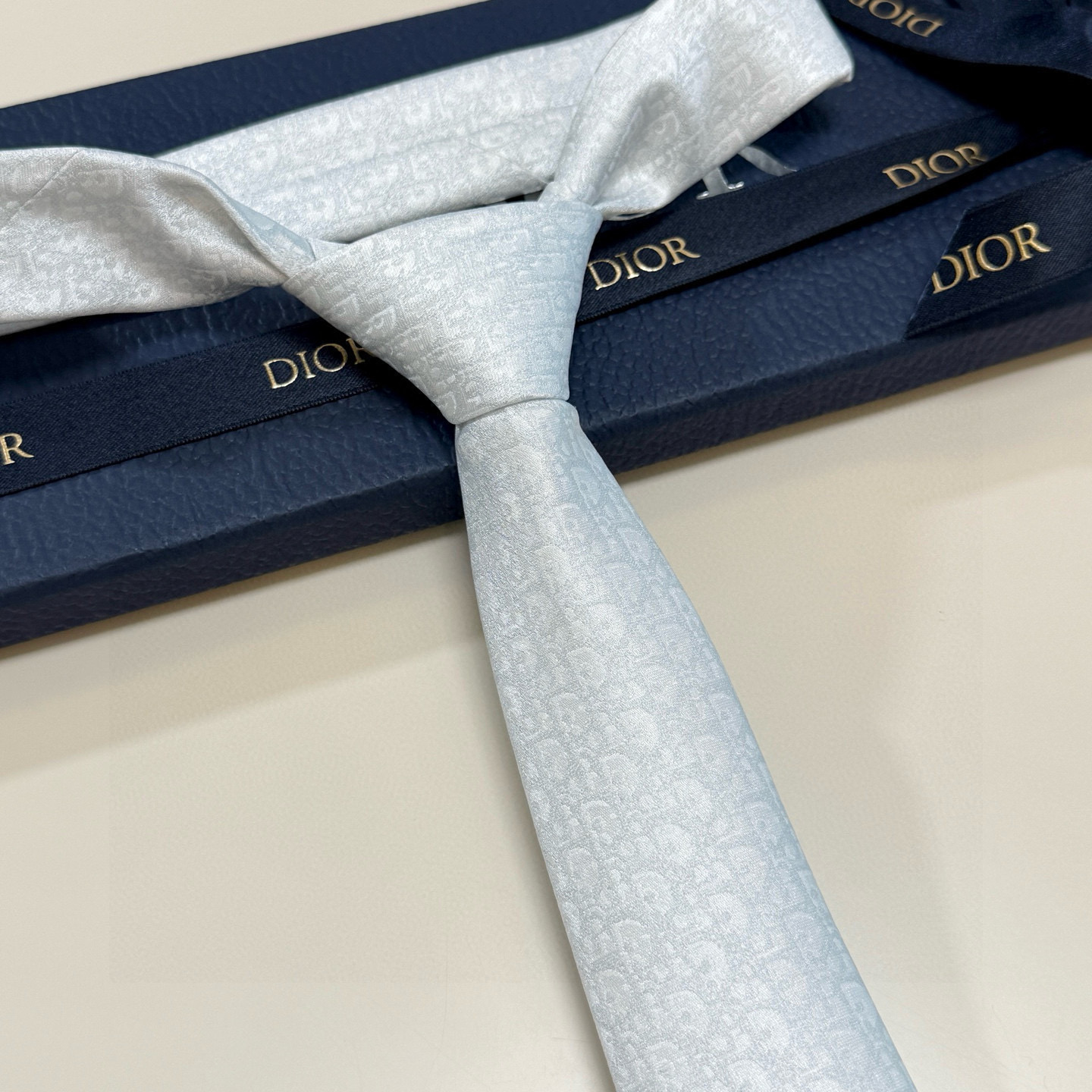 特价💰爆款到Dior新款领带 💖💖👔👔Dior男士【Do字母印花领带】，稀有😻😻展现精湛手工与时尚优雅的