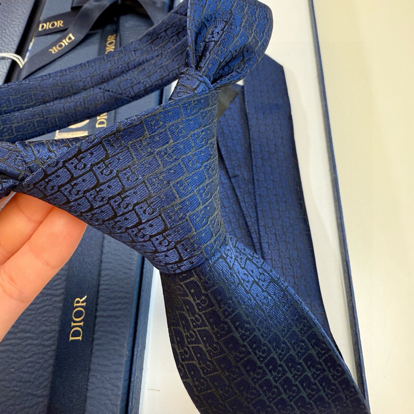 特价💰爆款到Dior新款领带 💖💖👔👔Dior男士【Do字母印花领带】，稀有😻😻展现精湛手工与时尚优雅的