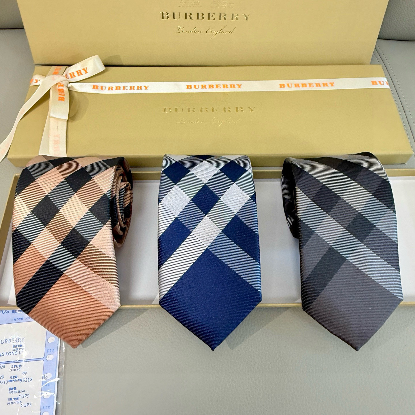 特价💰巴宝莉专柜同步领带‼️巴宝莉稀有😻😻展现精湛手工与时尚优雅的理想选择，这款采用B家最具标志性的Vi
