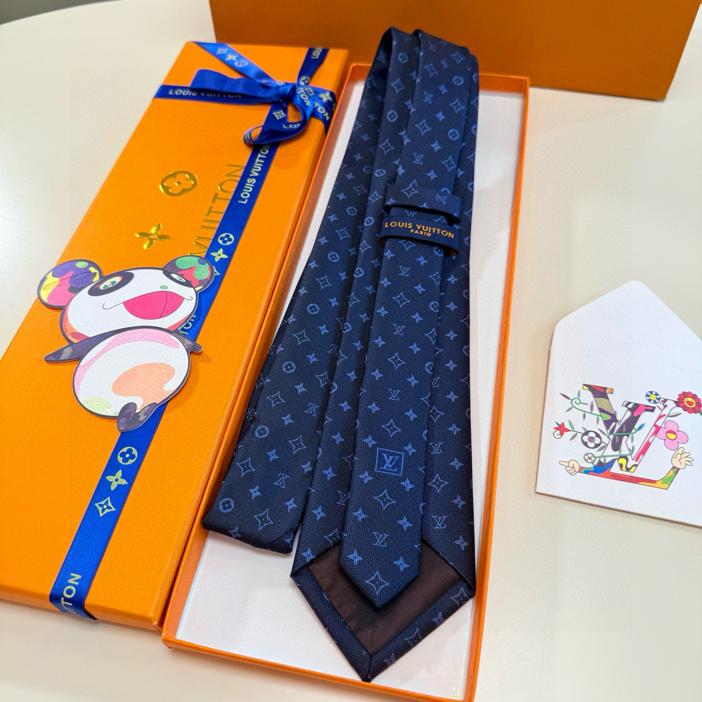 特价💰LV男士领带系列👔👔，稀有😻😻展现精湛手工与时尚优雅的理想选择，此款真丝织就的Diamonds V