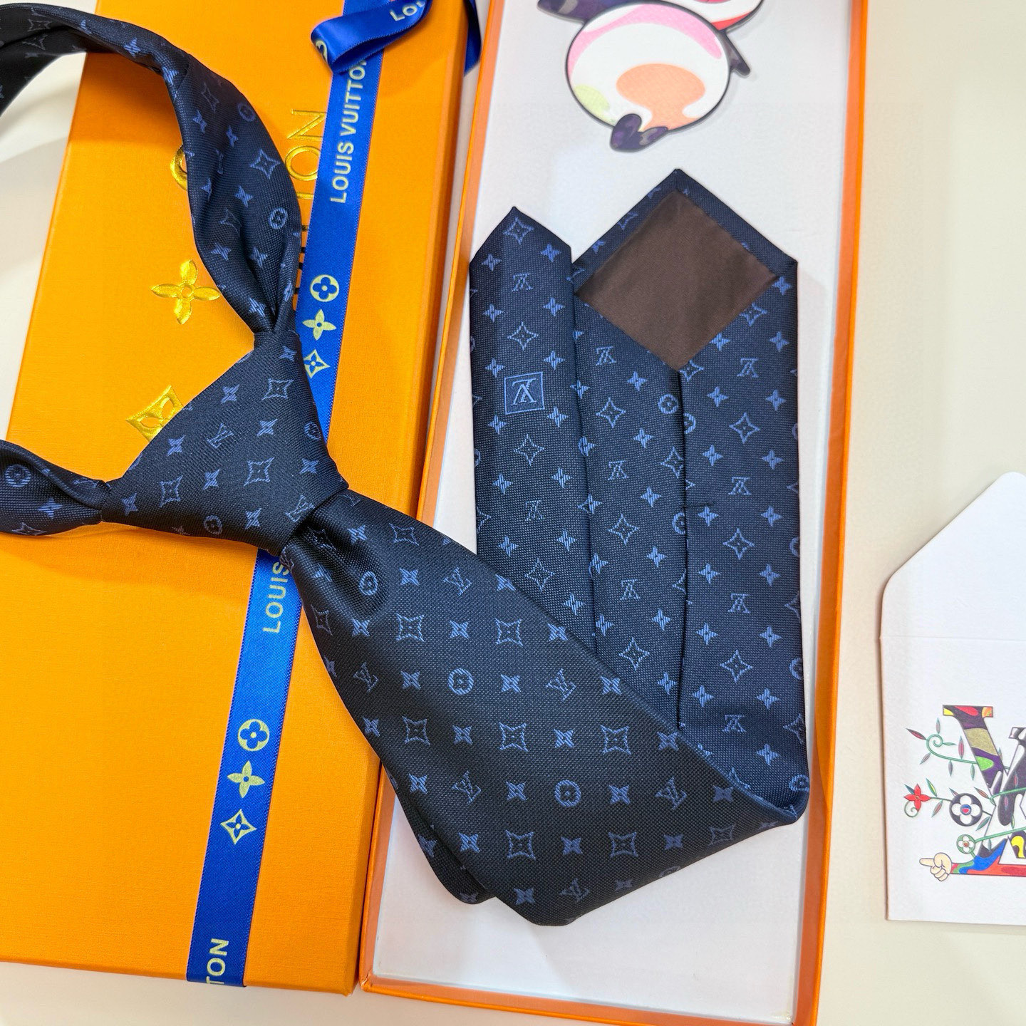 特价💰LV男士领带系列👔👔，稀有😻😻展现精湛手工与时尚优雅的理想选择，此款真丝织就的Diamonds V