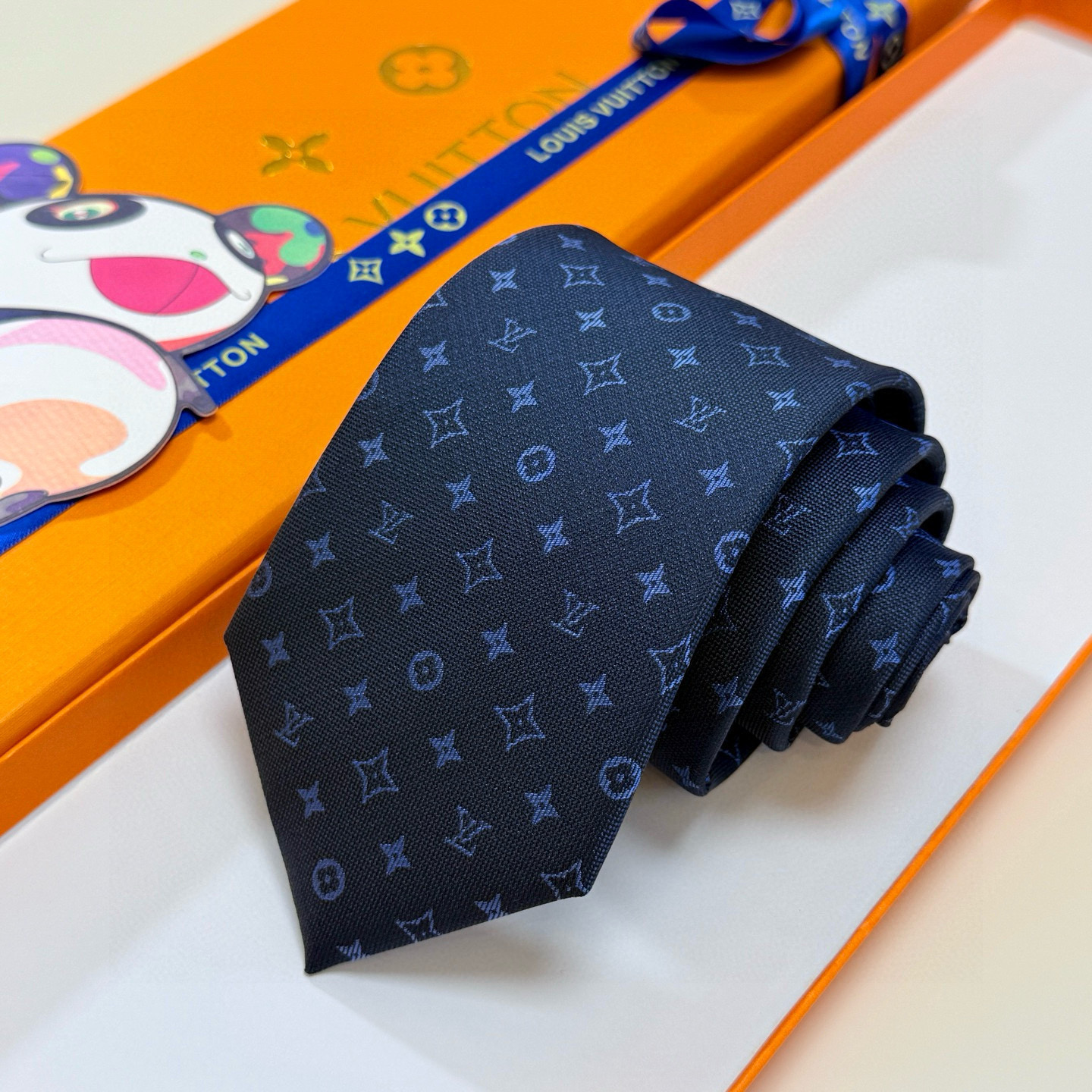 特价💰LV男士领带系列👔👔，稀有😻😻展现精湛手工与时尚优雅的理想选择，此款真丝织就的Diamonds V