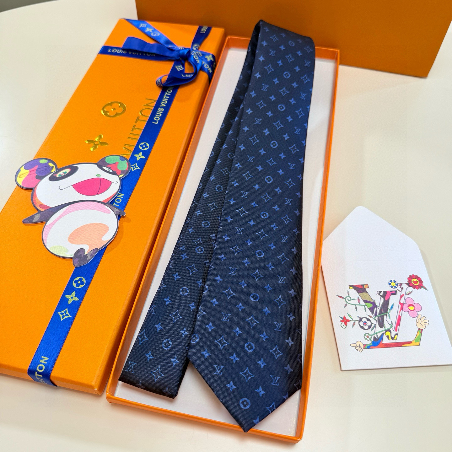 特价💰LV男士领带系列👔👔，稀有😻😻展现精湛手工与时尚优雅的理想选择，此款真丝织就的Diamonds V