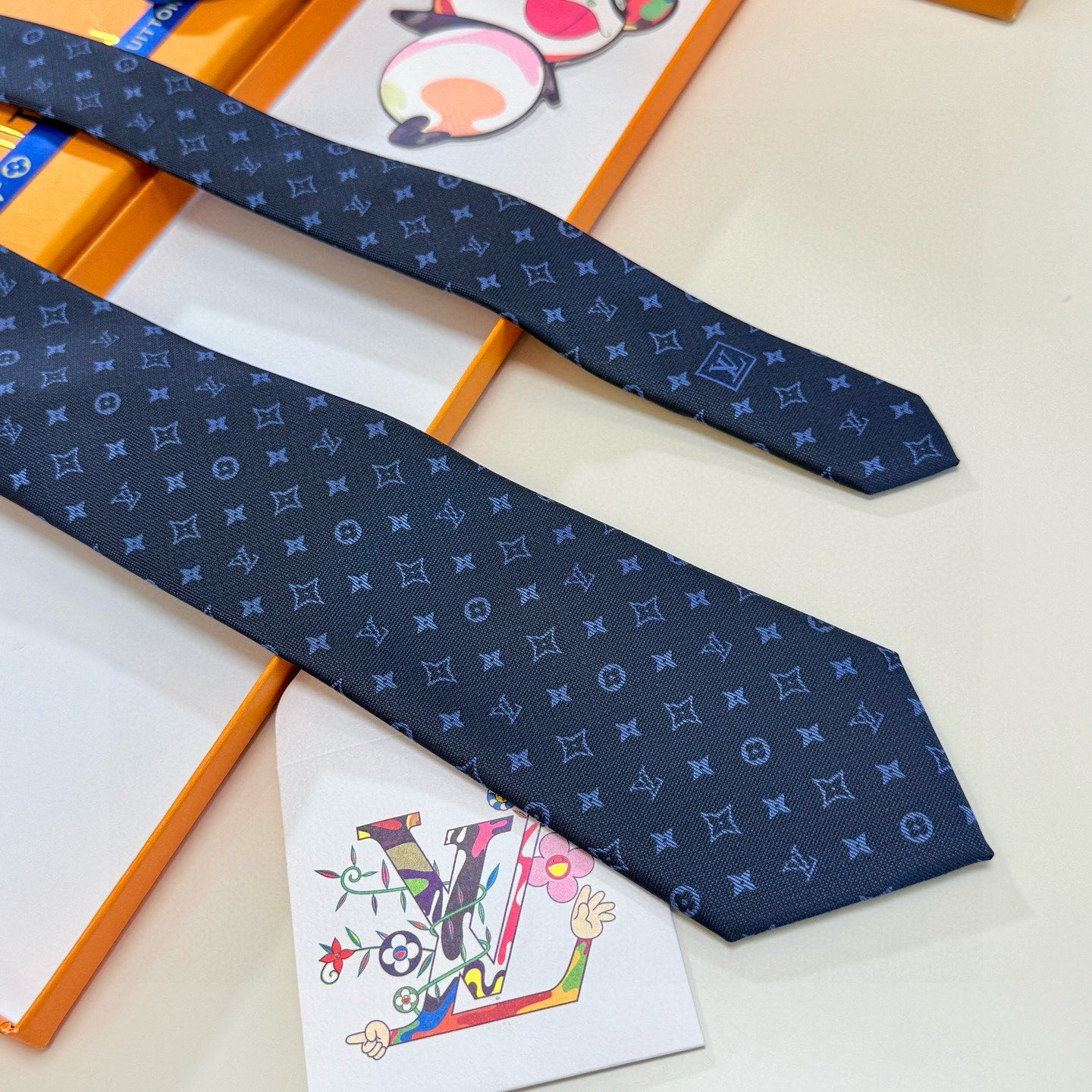 特价💰LV男士领带系列👔👔，稀有😻😻展现精湛手工与时尚优雅的理想选择，此款真丝织就的Diamonds V