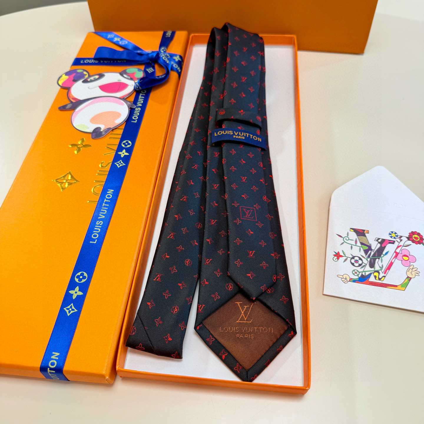 特价💰LV男士领带系列👔👔，稀有😻😻展现精湛手工与时尚优雅的理想选择，此款真丝织就的Diamonds V