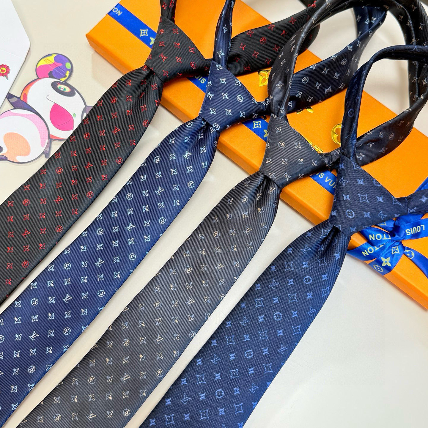 特价💰LV男士领带系列👔👔，稀有😻😻展现精湛手工与时尚优雅的理想选择，此款真丝织就的Diamonds V