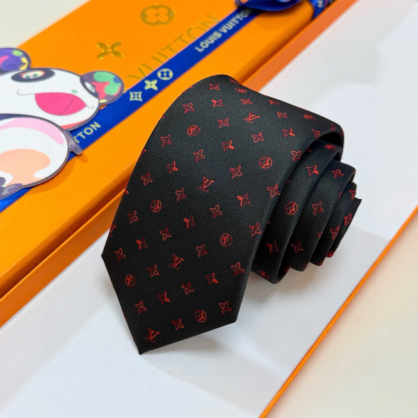 特价💰LV男士领带系列👔👔，稀有😻😻展现精湛手工与时尚优雅的理想选择，此款真丝织就的Diamonds V