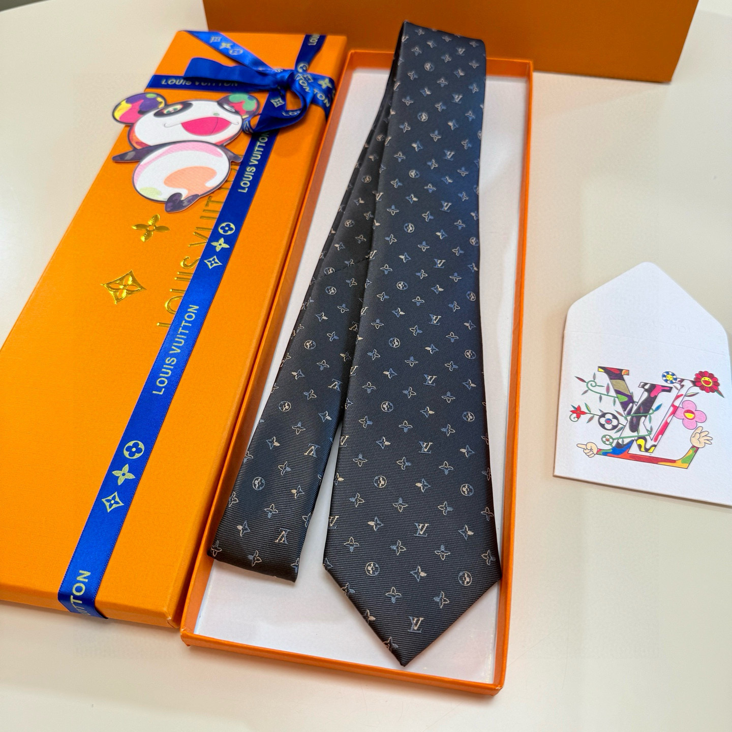 特价💰LV男士领带系列👔👔，稀有😻😻展现精湛手工与时尚优雅的理想选择，此款真丝织就的Diamonds V